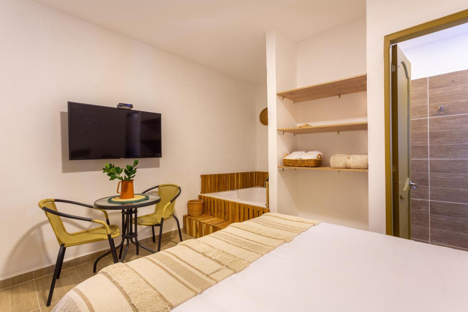 Deluxe Suite with Spa Bath