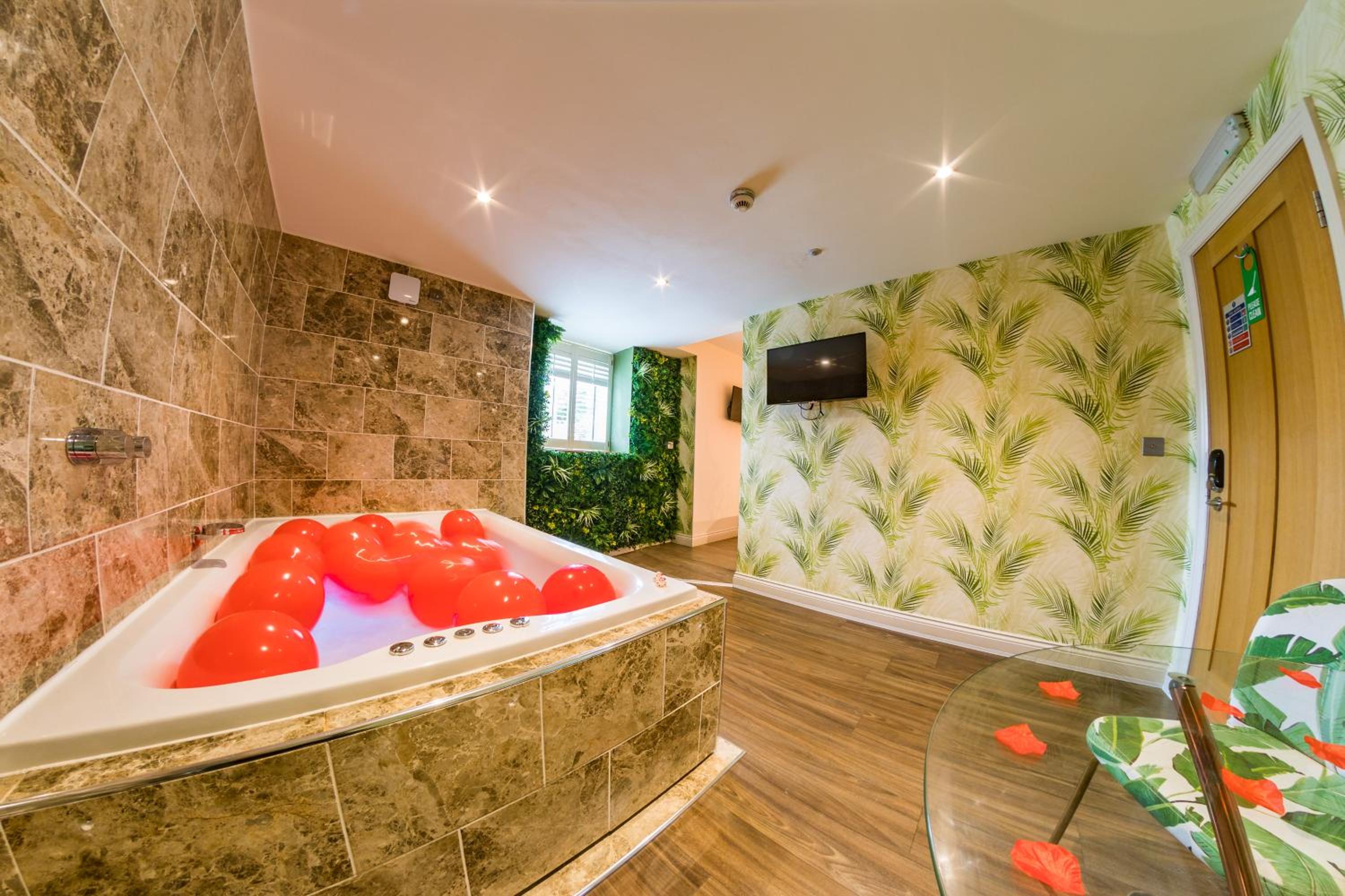 Phenix Suite with Luxury double Spa Bath photo 3