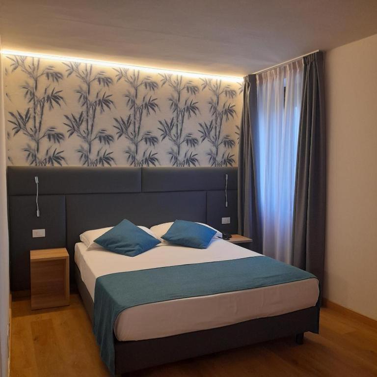 Superior Double or Twin Room with Lake View - Photo 1