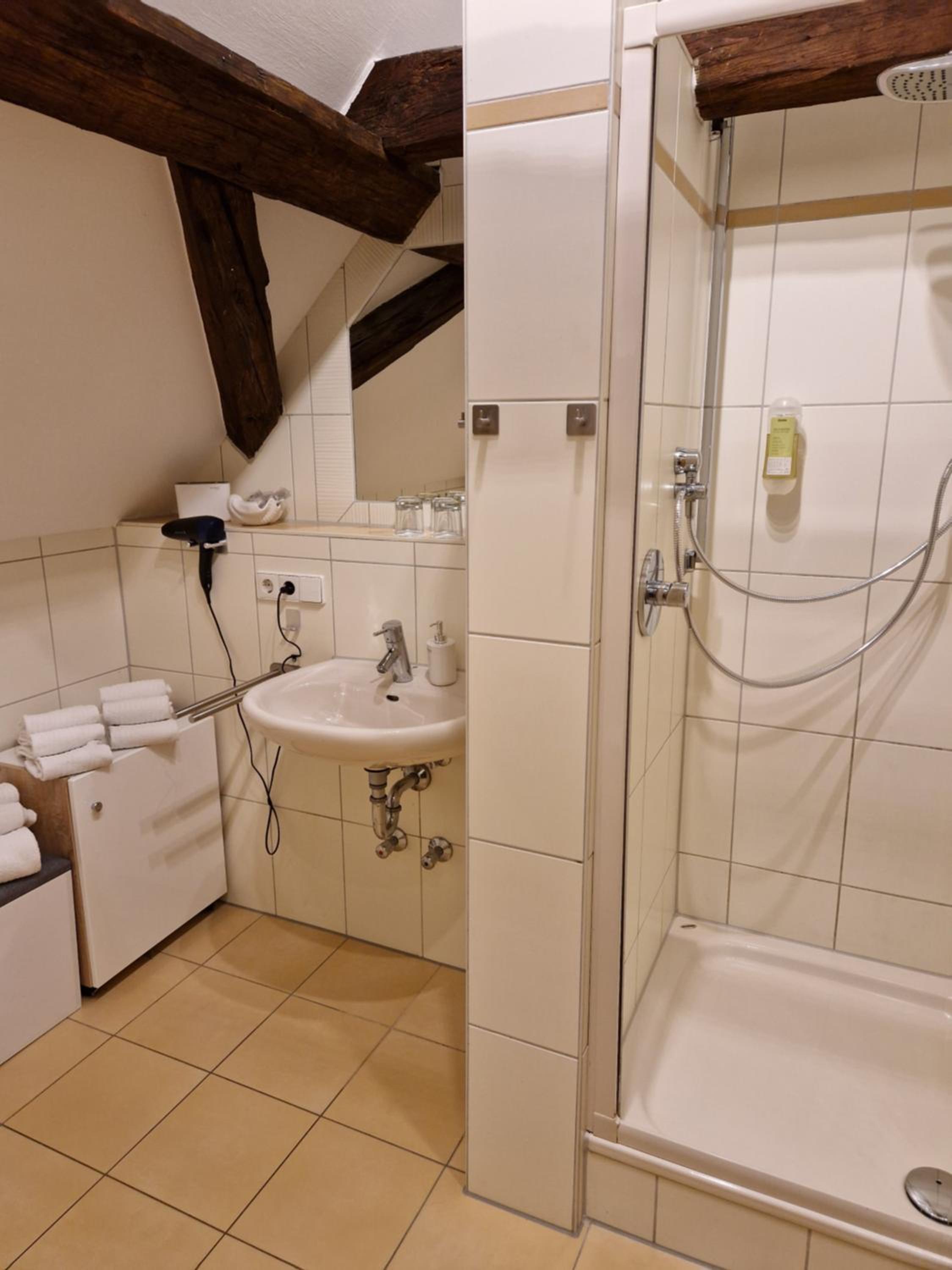 Family Room with Private Bathroom - Photo 4
