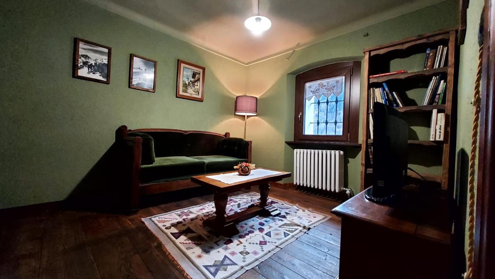 One-Bedroom Apartment photo 1