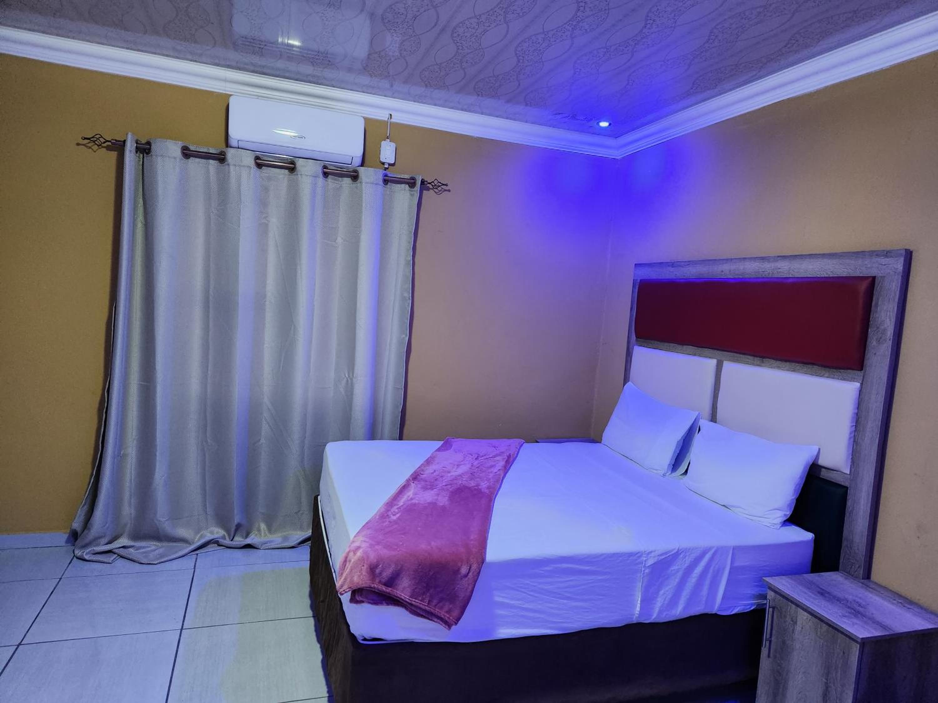 Double Room with Private Bathroom - Photo 1