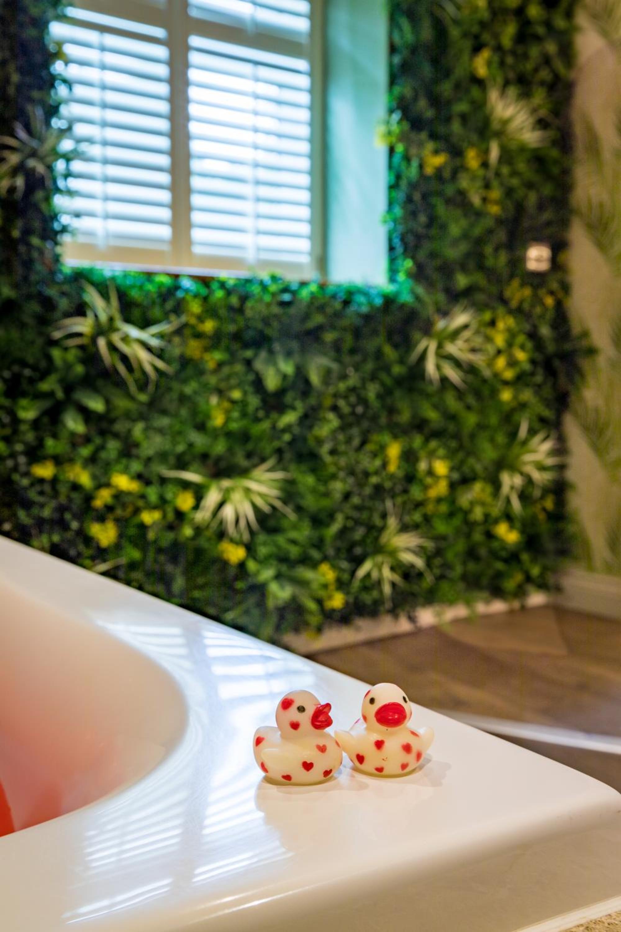 Phenix Suite with Luxury double Spa Bath photo 2