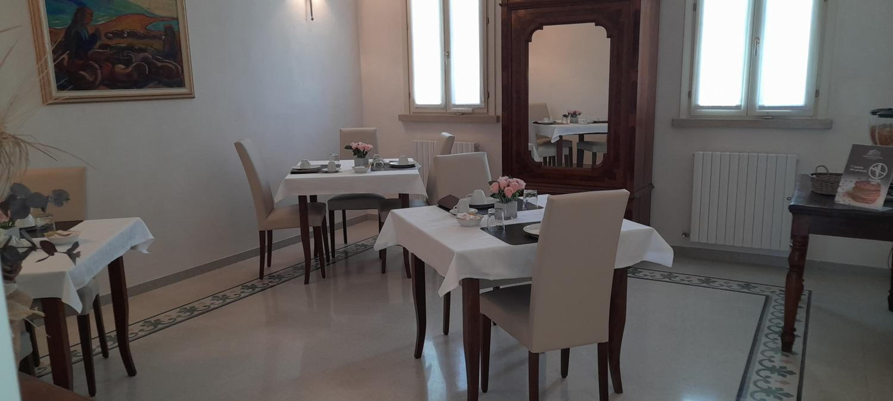 Double Room with Private External Bathroom photo 2