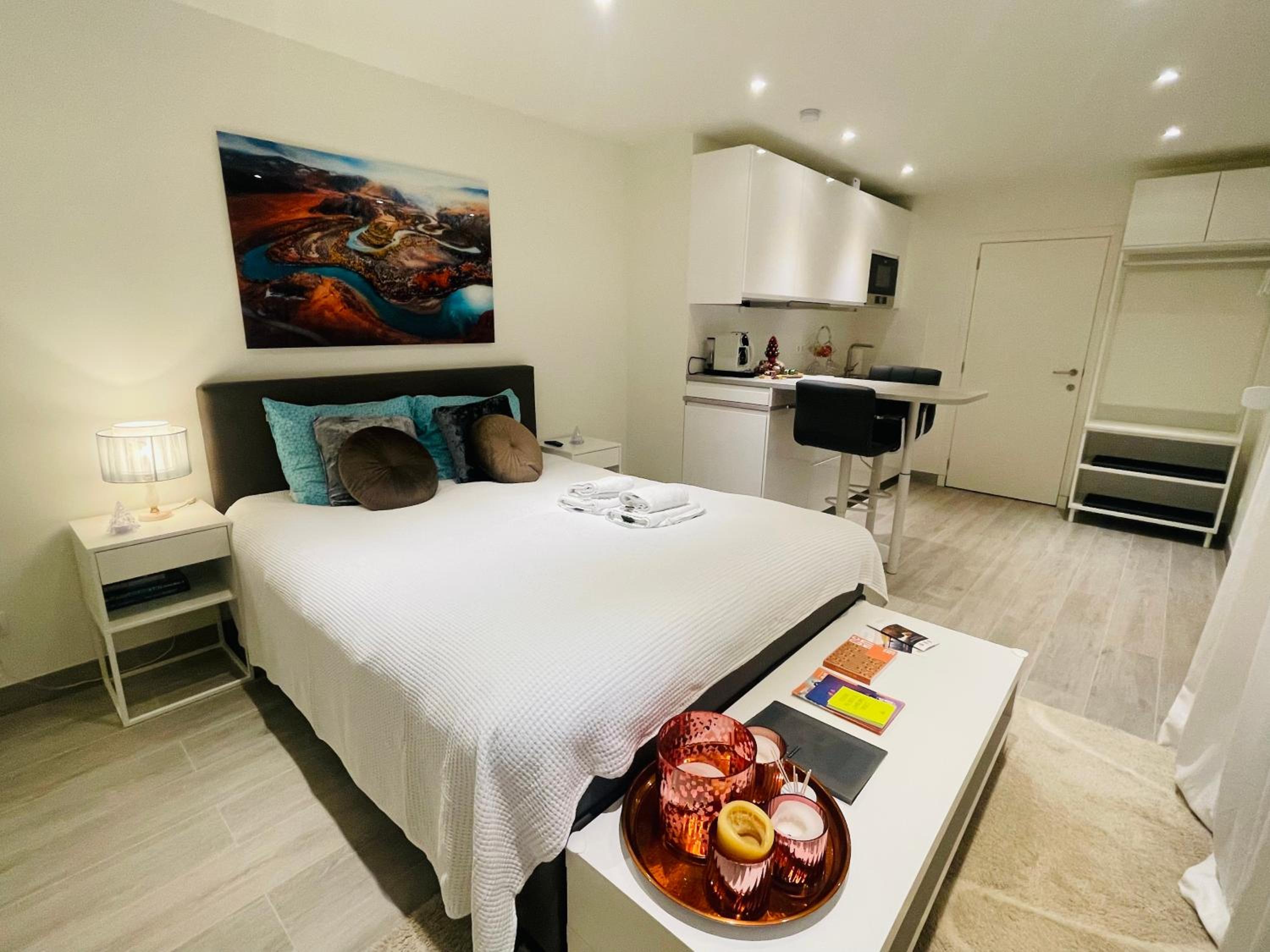 One-Bedroom House photo 1