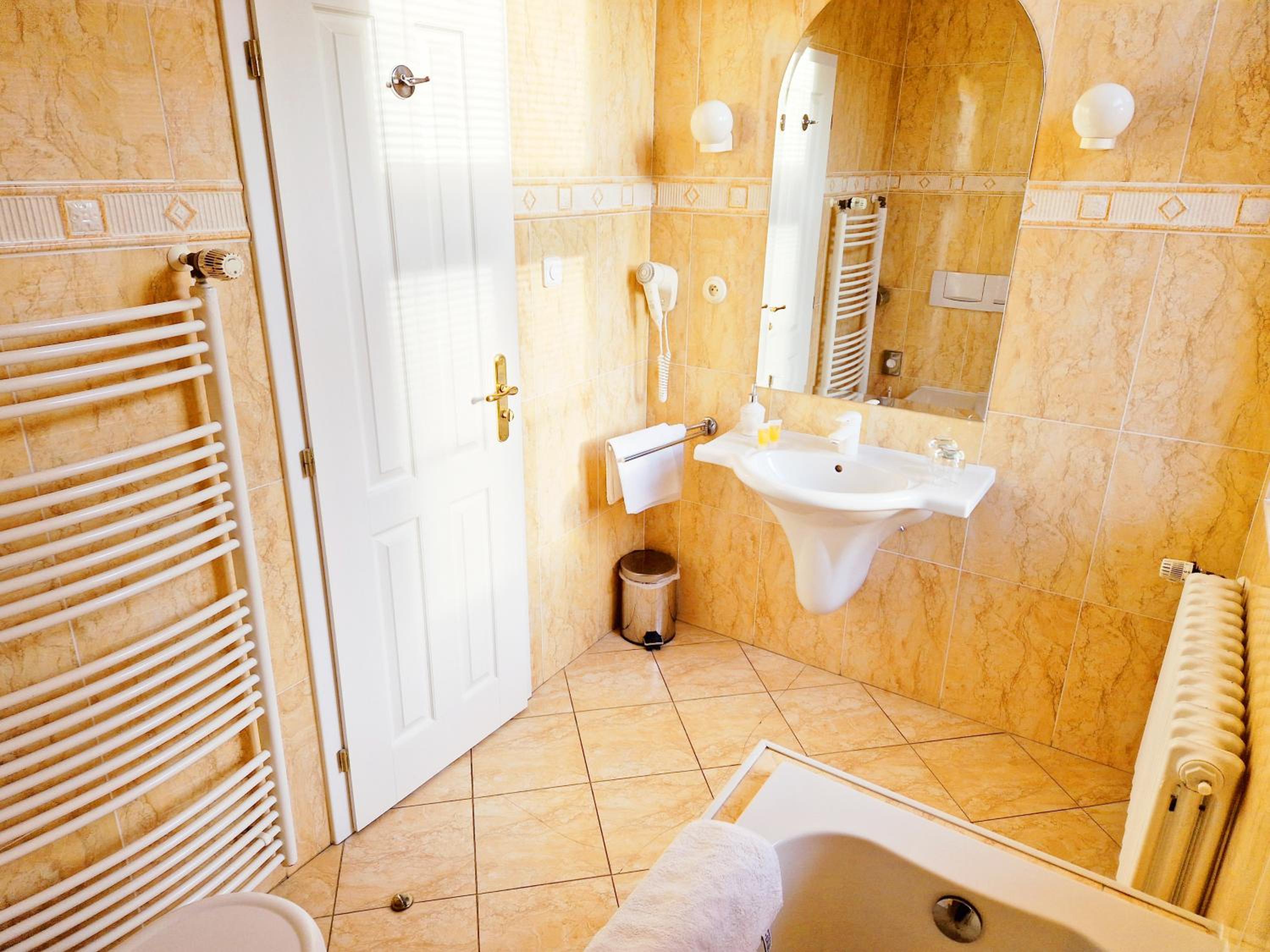 Double Room - Photo 4
