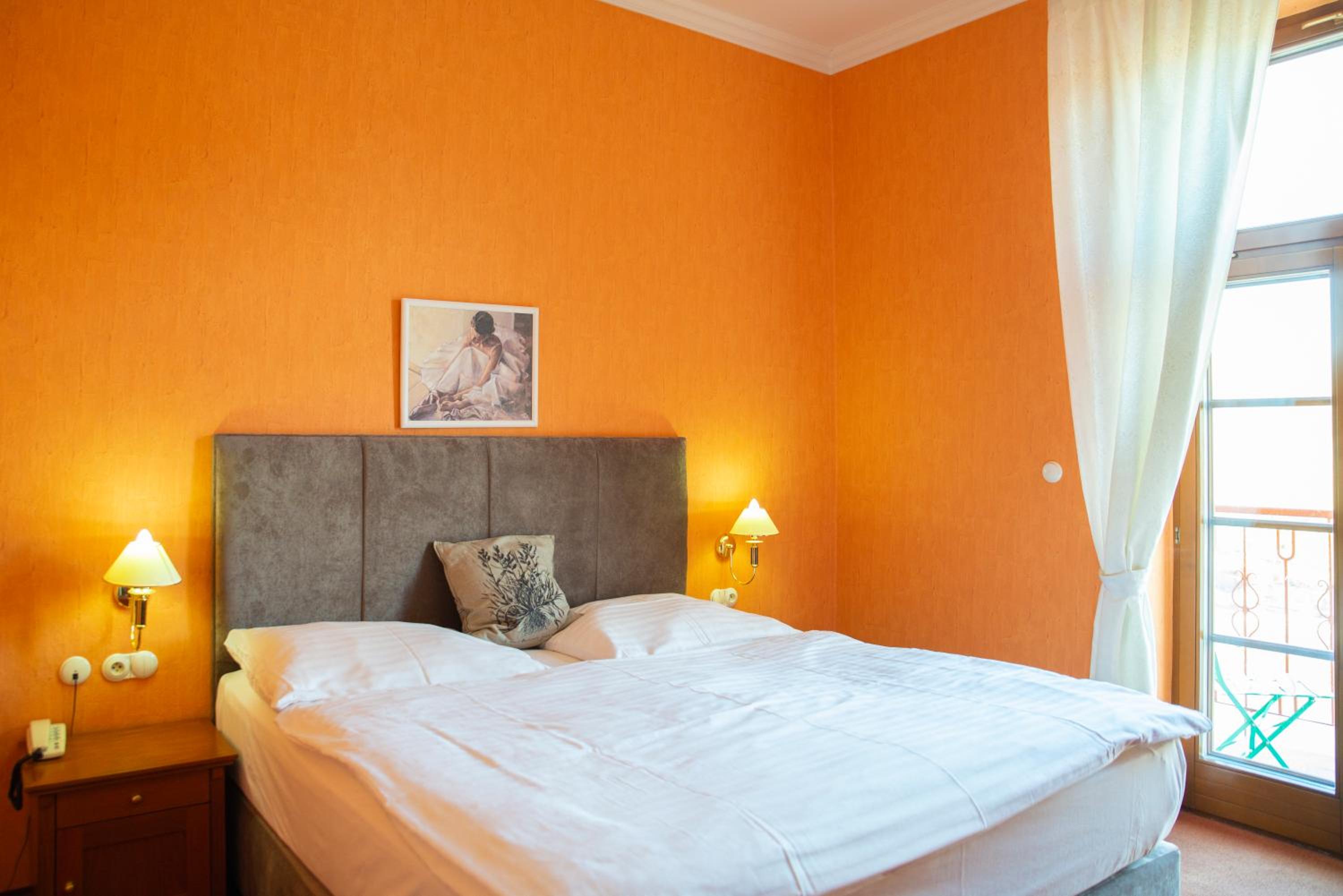 Double or Twin Room with Balcony - Photo 3