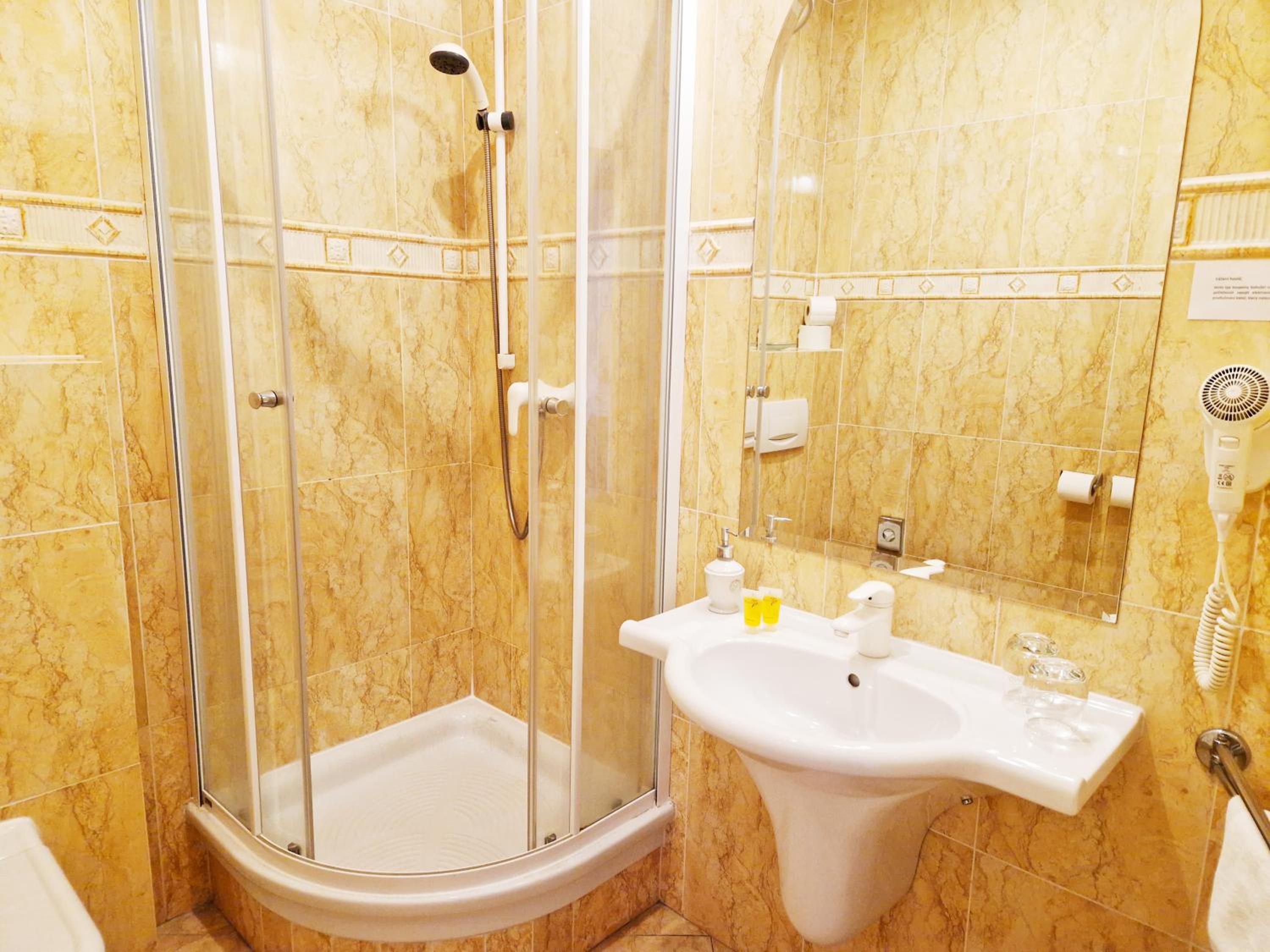 Double or Twin Room with Balcony - Photo 5
