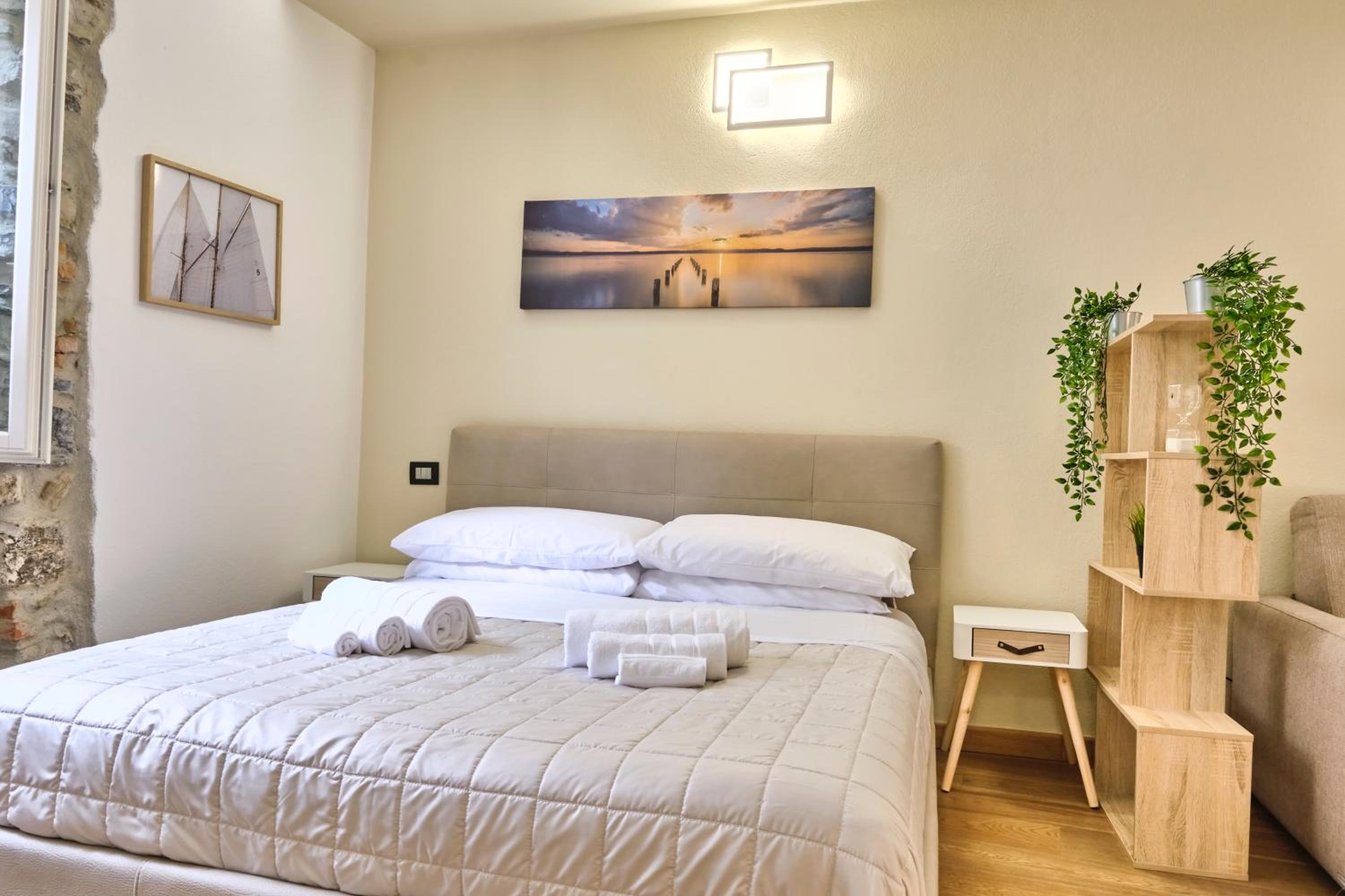 One-Bedroom Apartment - Photo 14