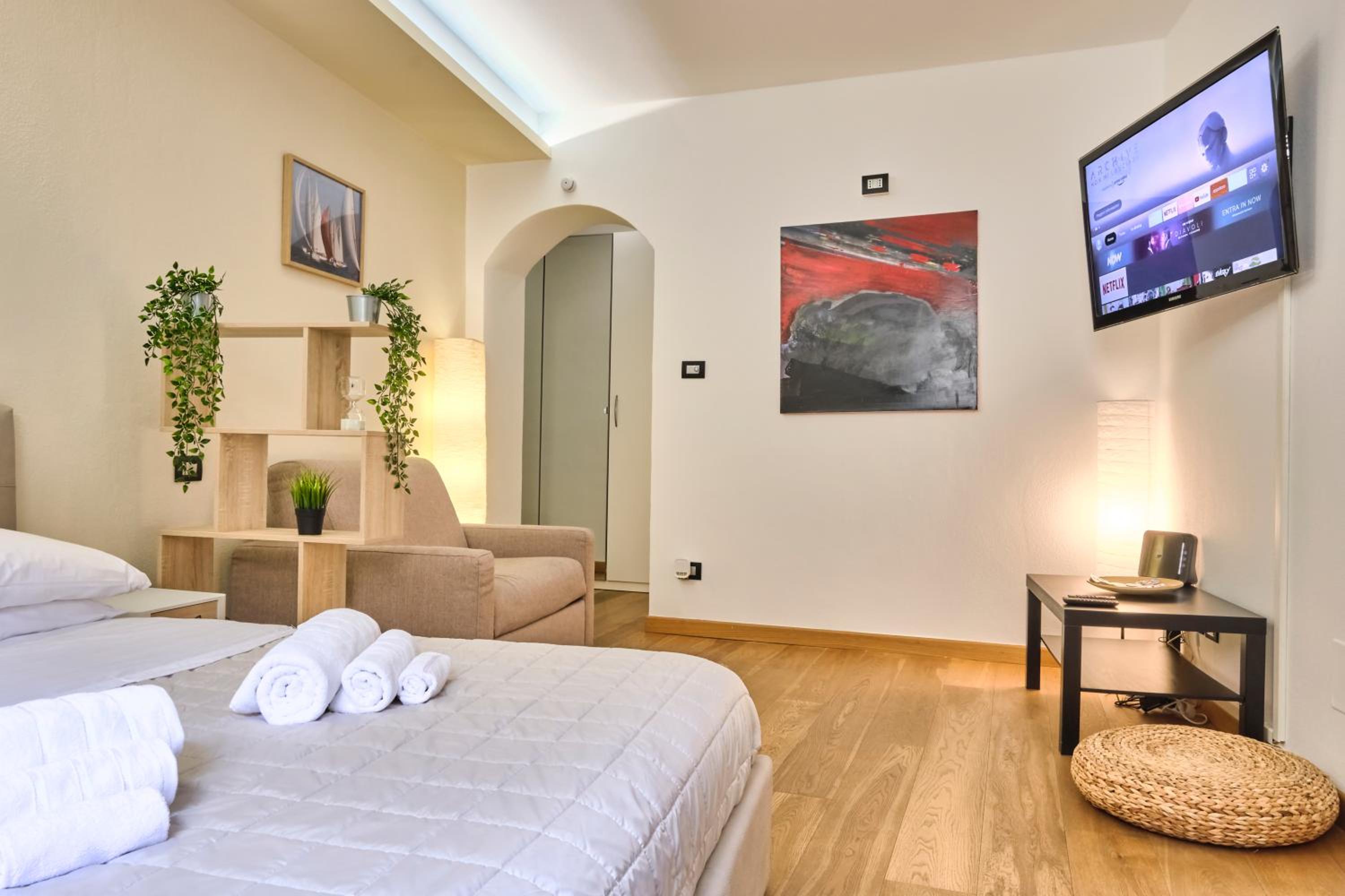 One-Bedroom Apartment - Photo 11
