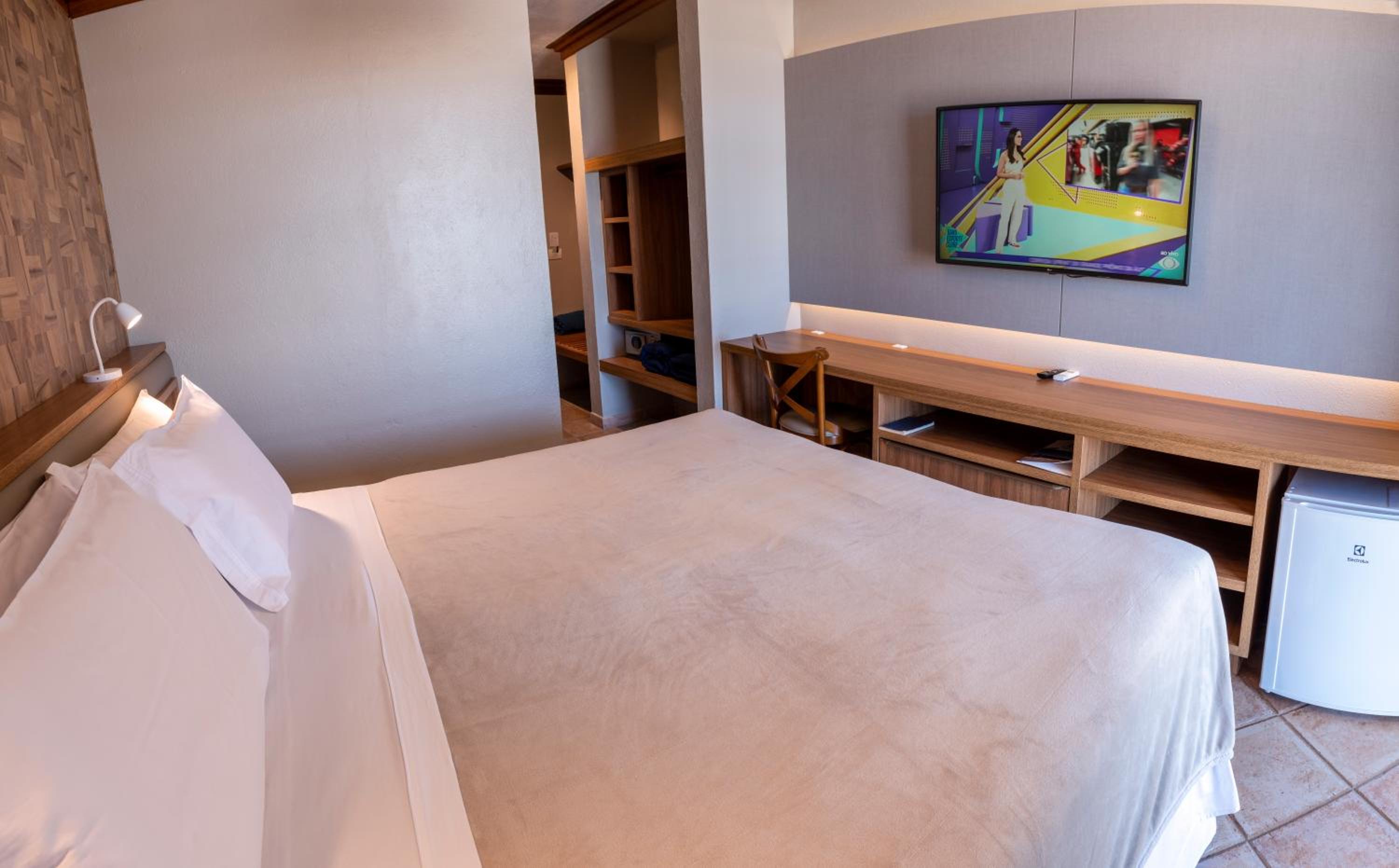 Deluxe Double Room with Balcony and Sea View photo 2