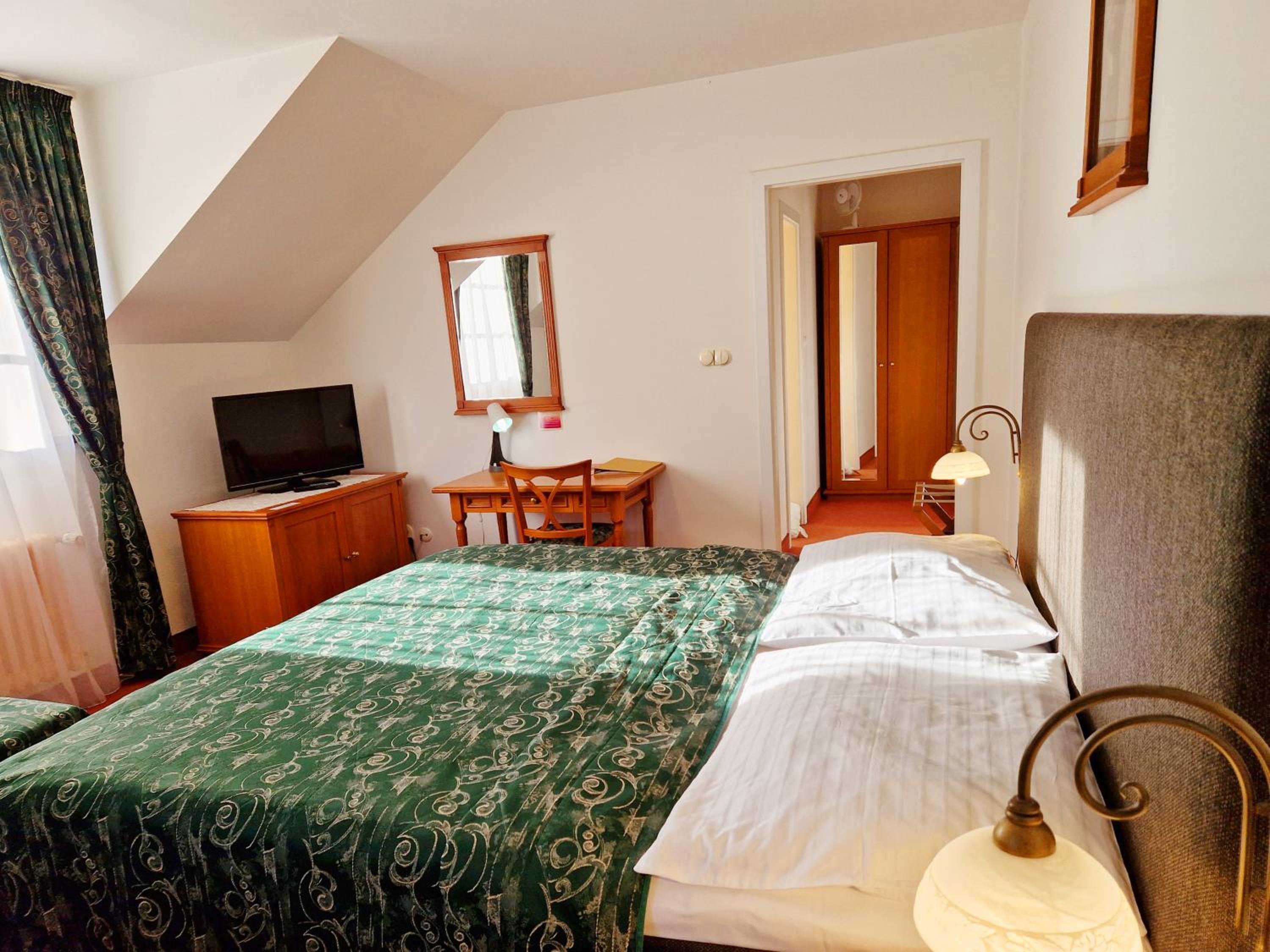 Standard Double or Twin Room photo 3