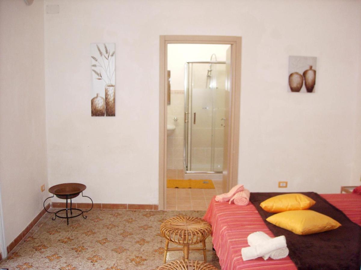 One-Bedroom House photo 3
