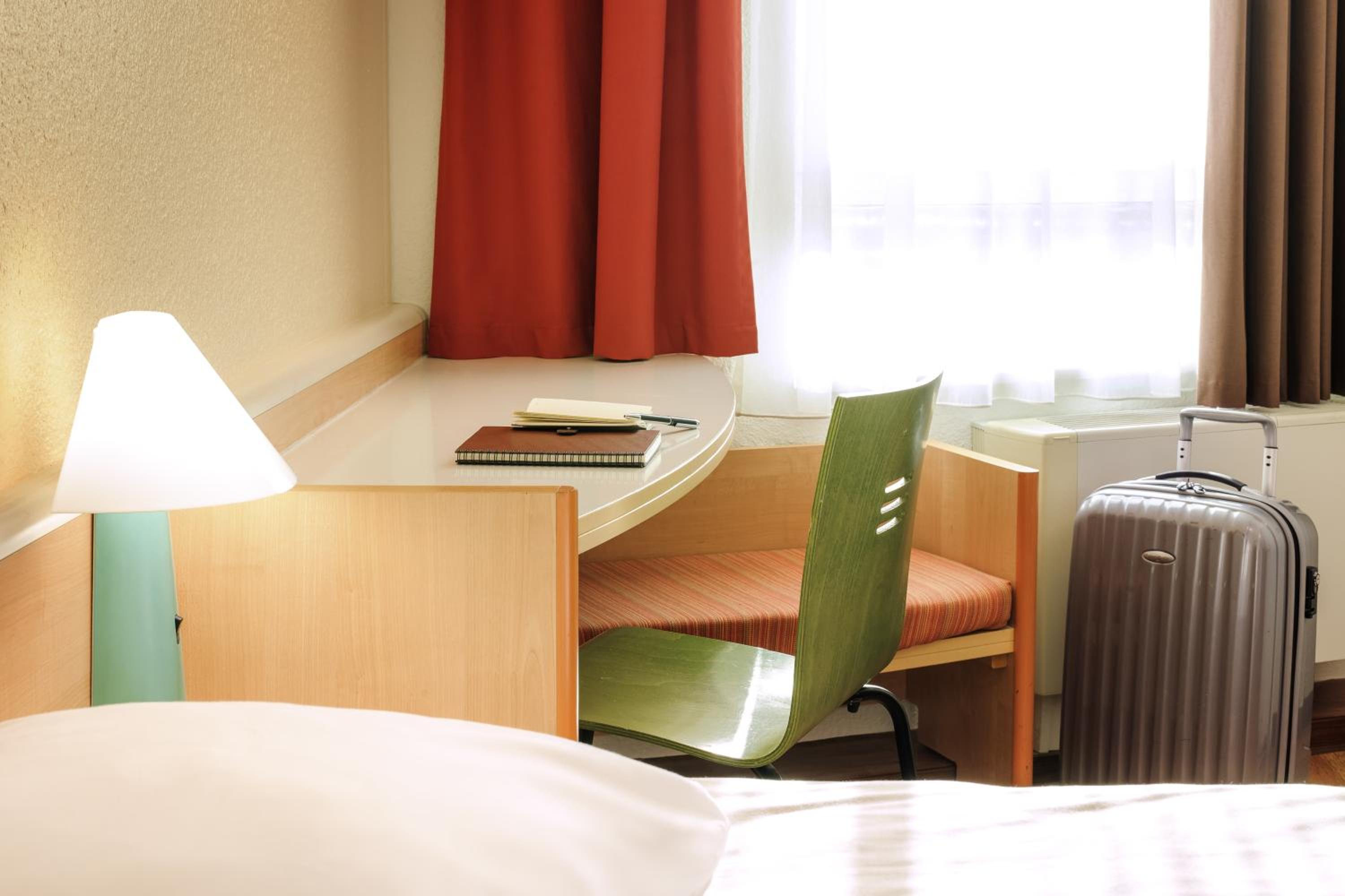 Standard King Room - Photo 6