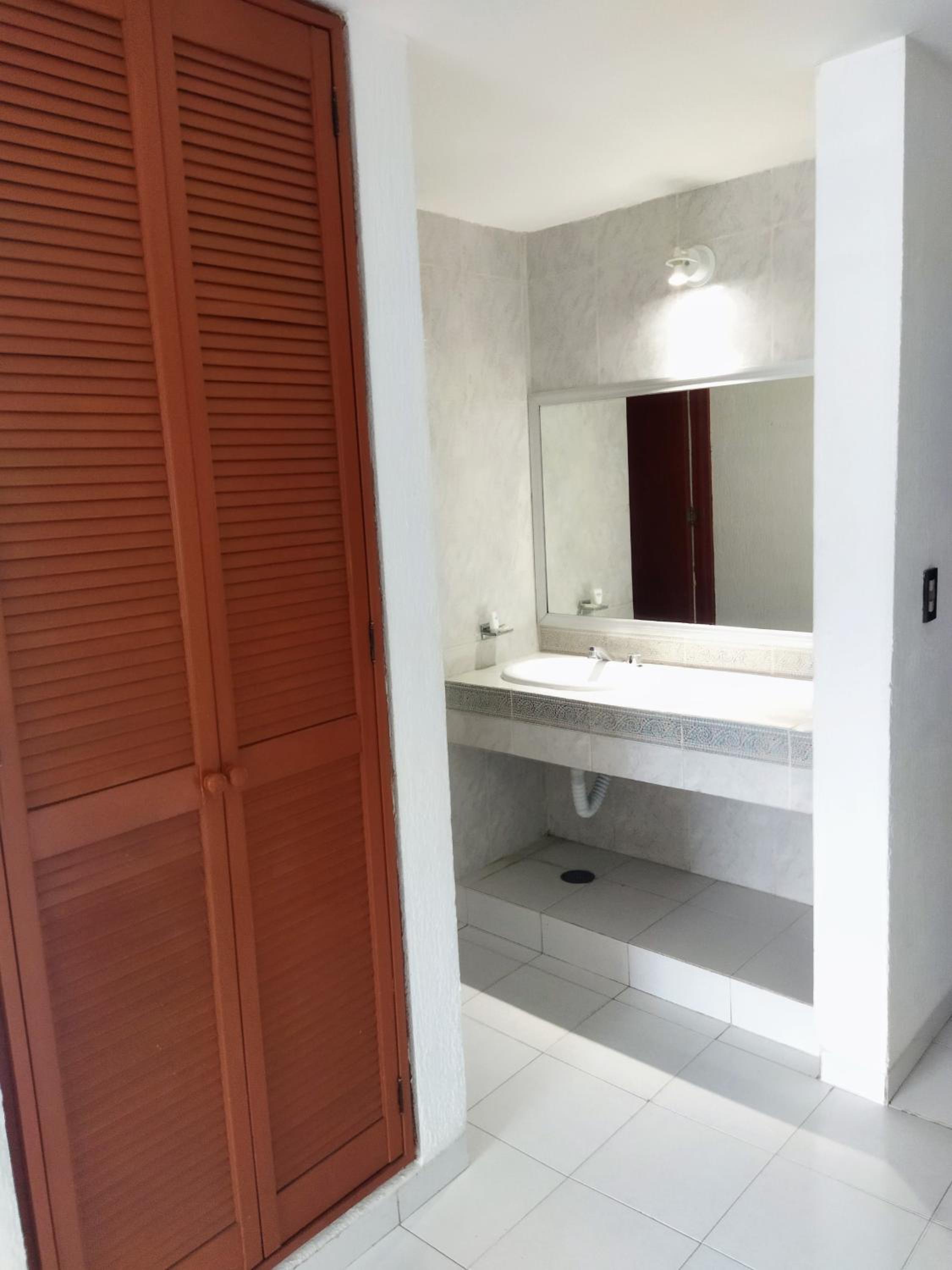 Double Room with Sea View - Photo 8