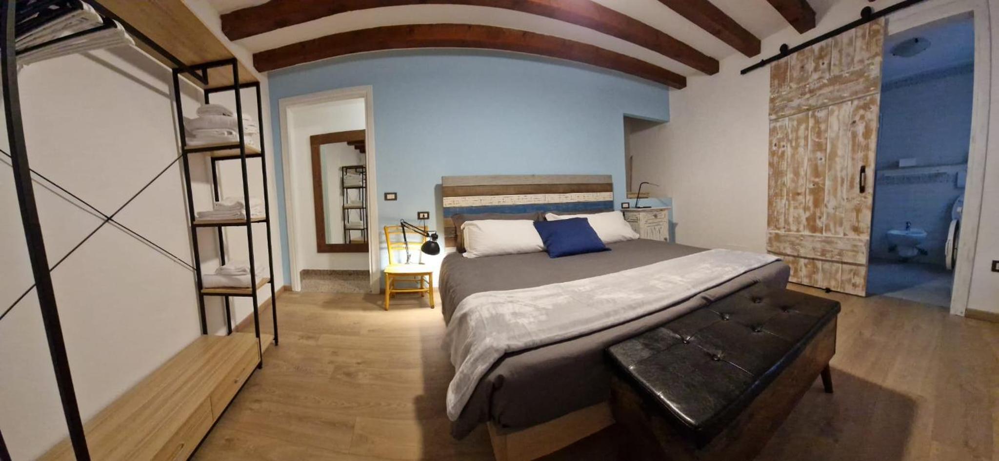 One-Bedroom Apartment photo 1