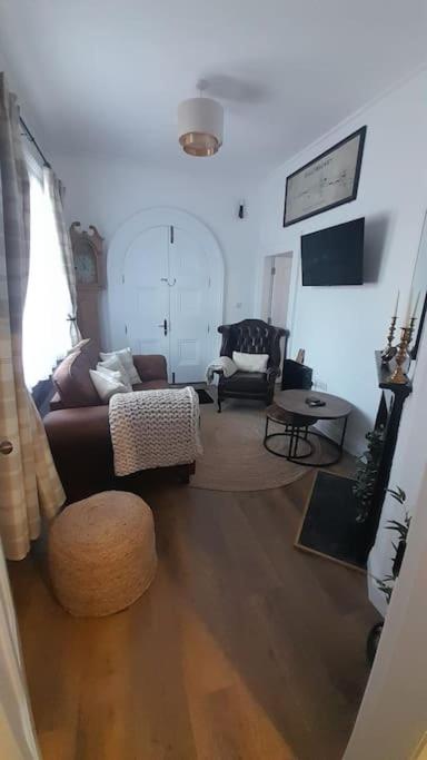 One-Bedroom Apartment photo 3