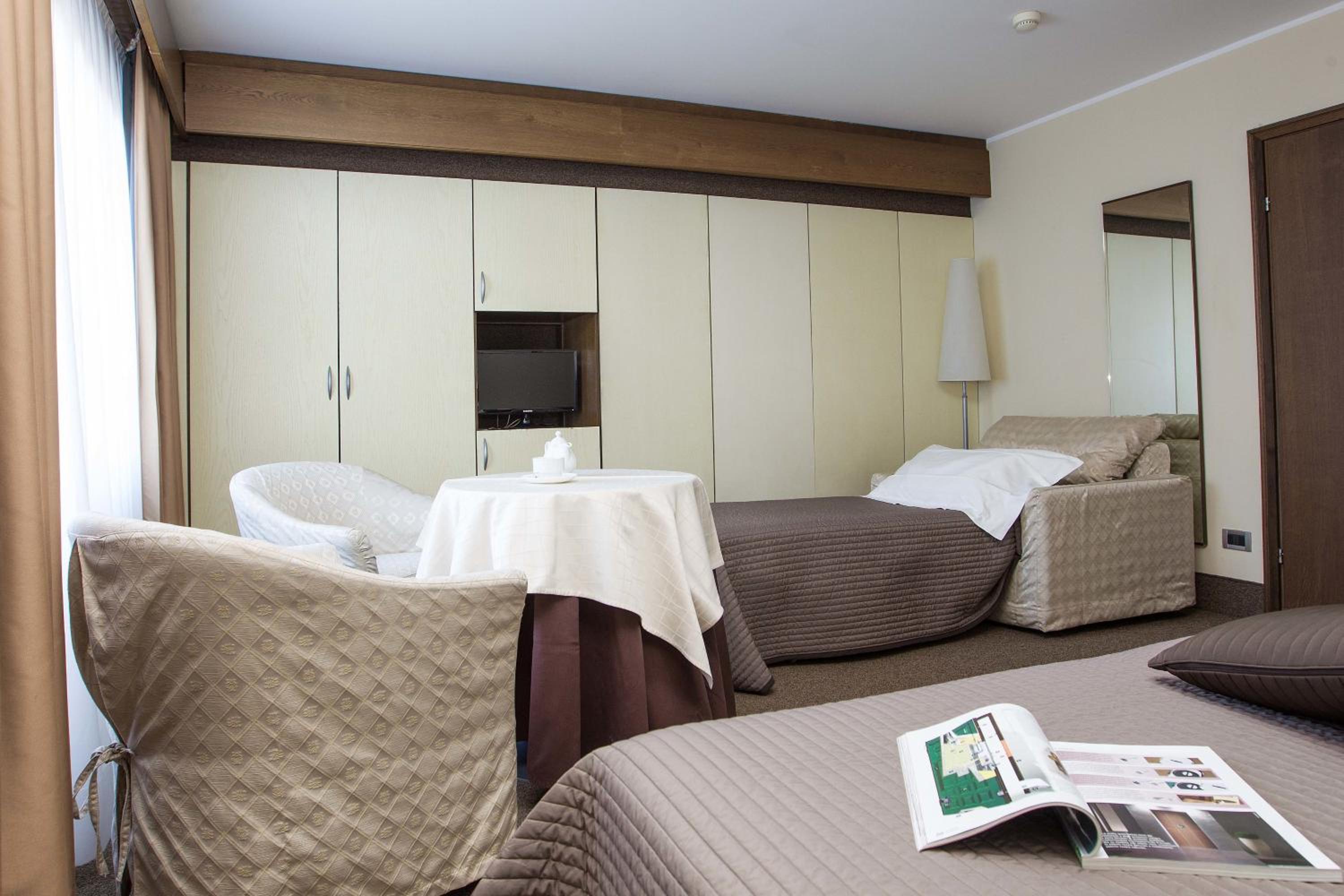 Classic Quadruple Room - Photo 2