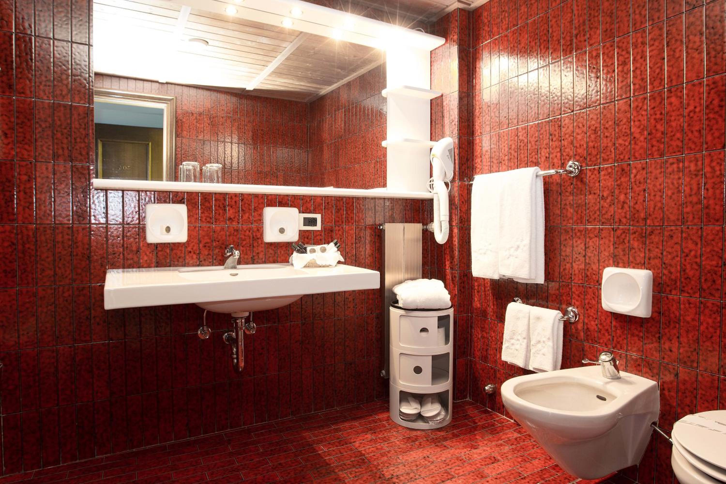 Classic Double or Twin Room - Photo 14