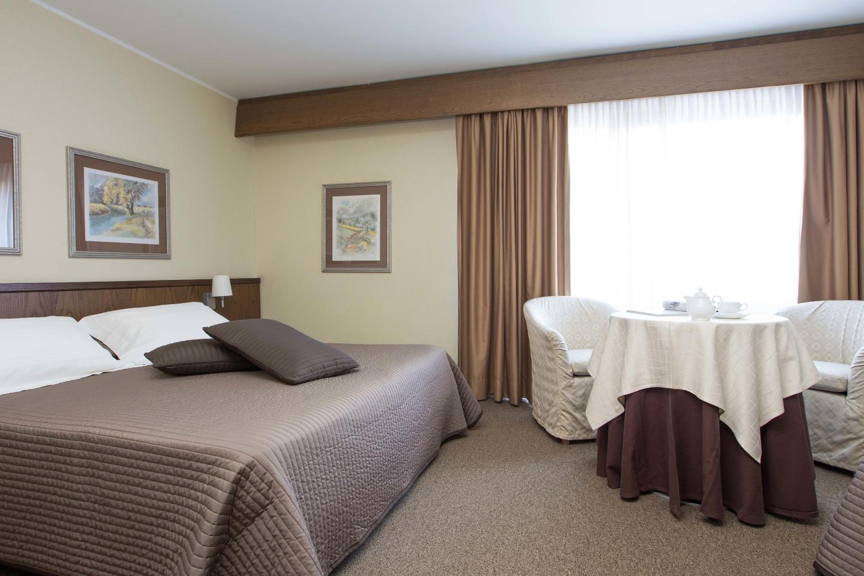 Classic Double or Twin Room - Photo 13