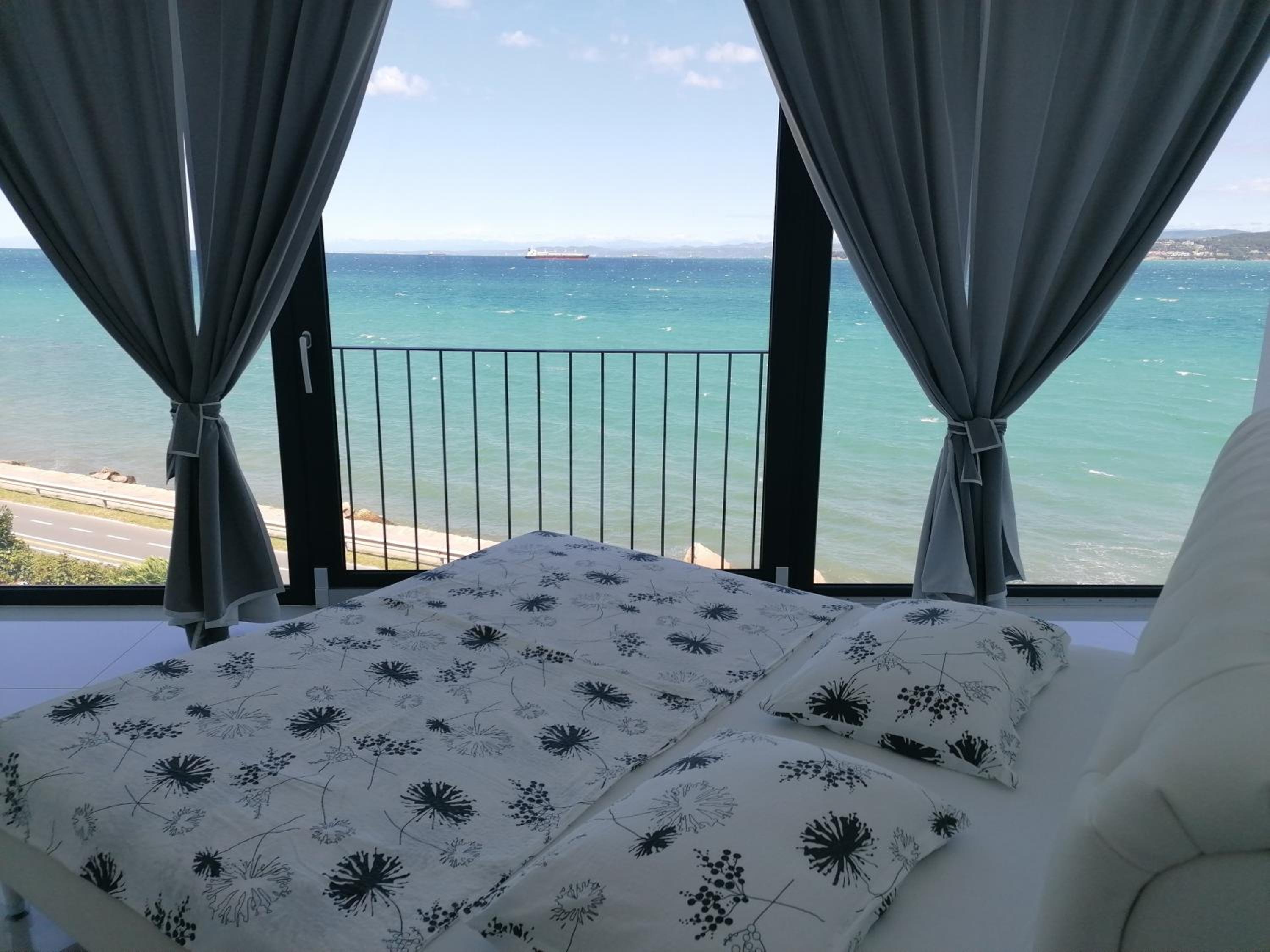 Apartment with Sauna and Sea View - Photo 3