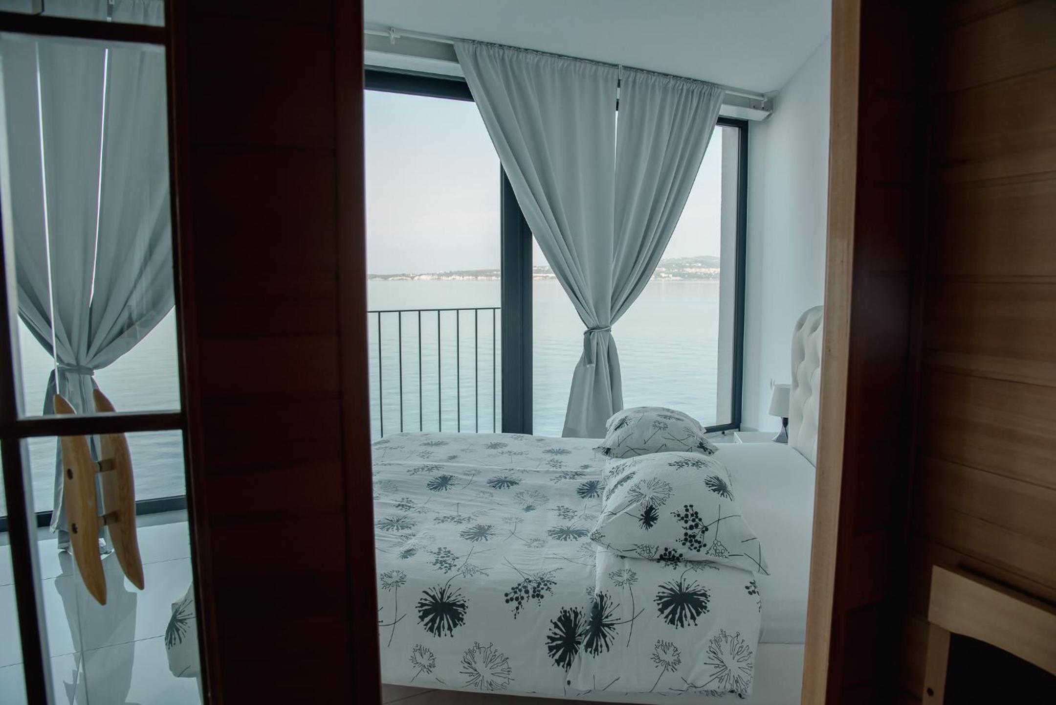Apartment with Sauna and Sea View - Photo 17