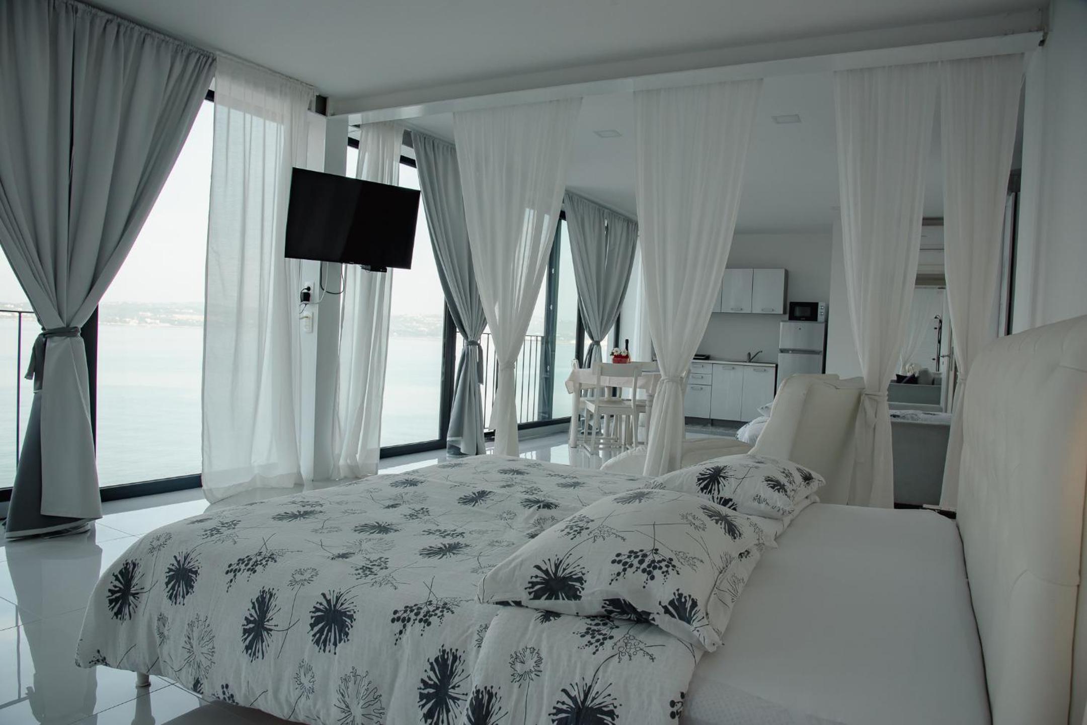 Apartment with Sea View - Photo 23