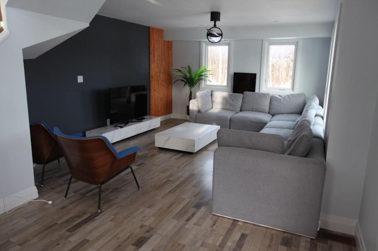 Seven-Bedroom House photo 1