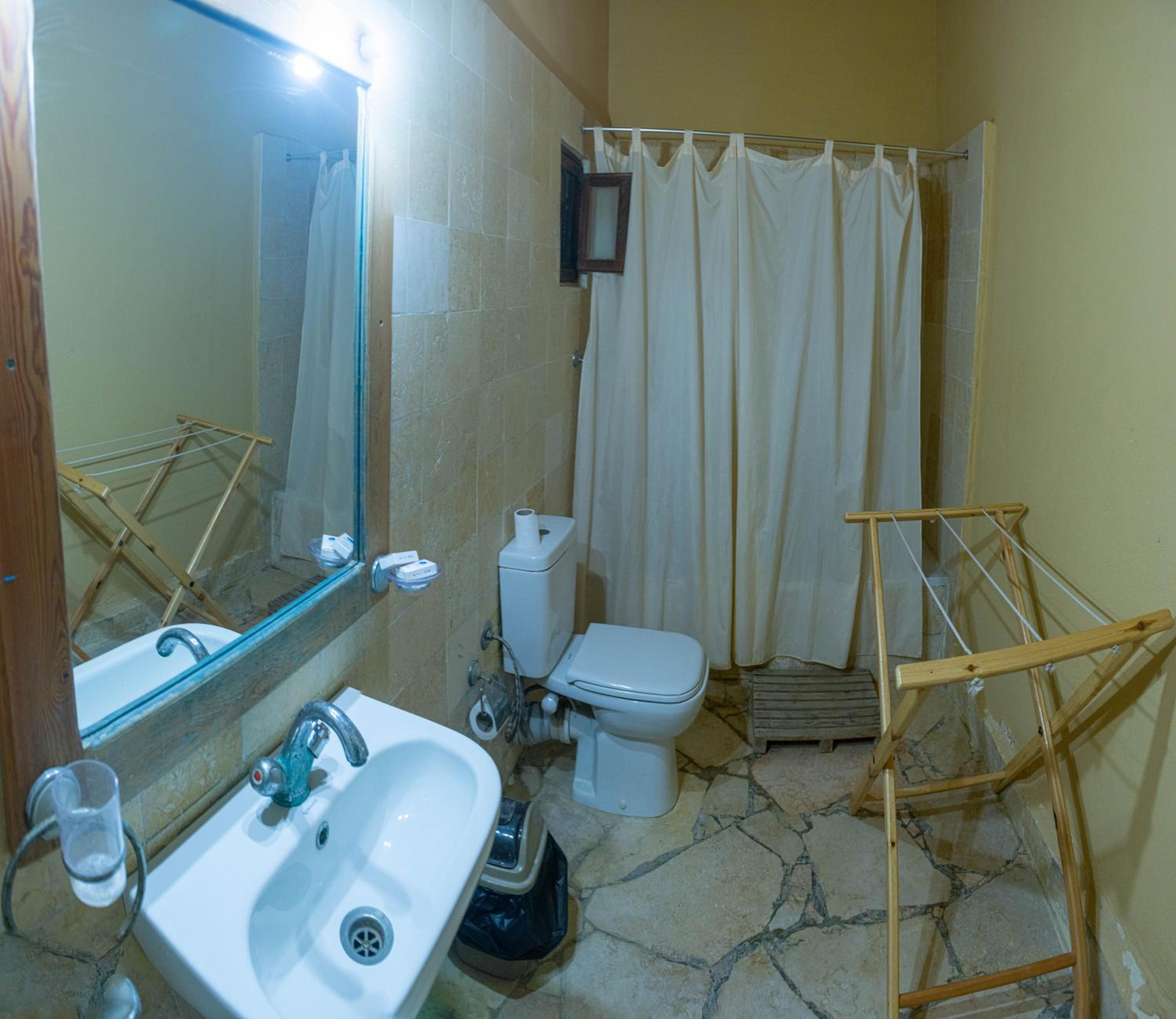 Basic Triple Room photo 2