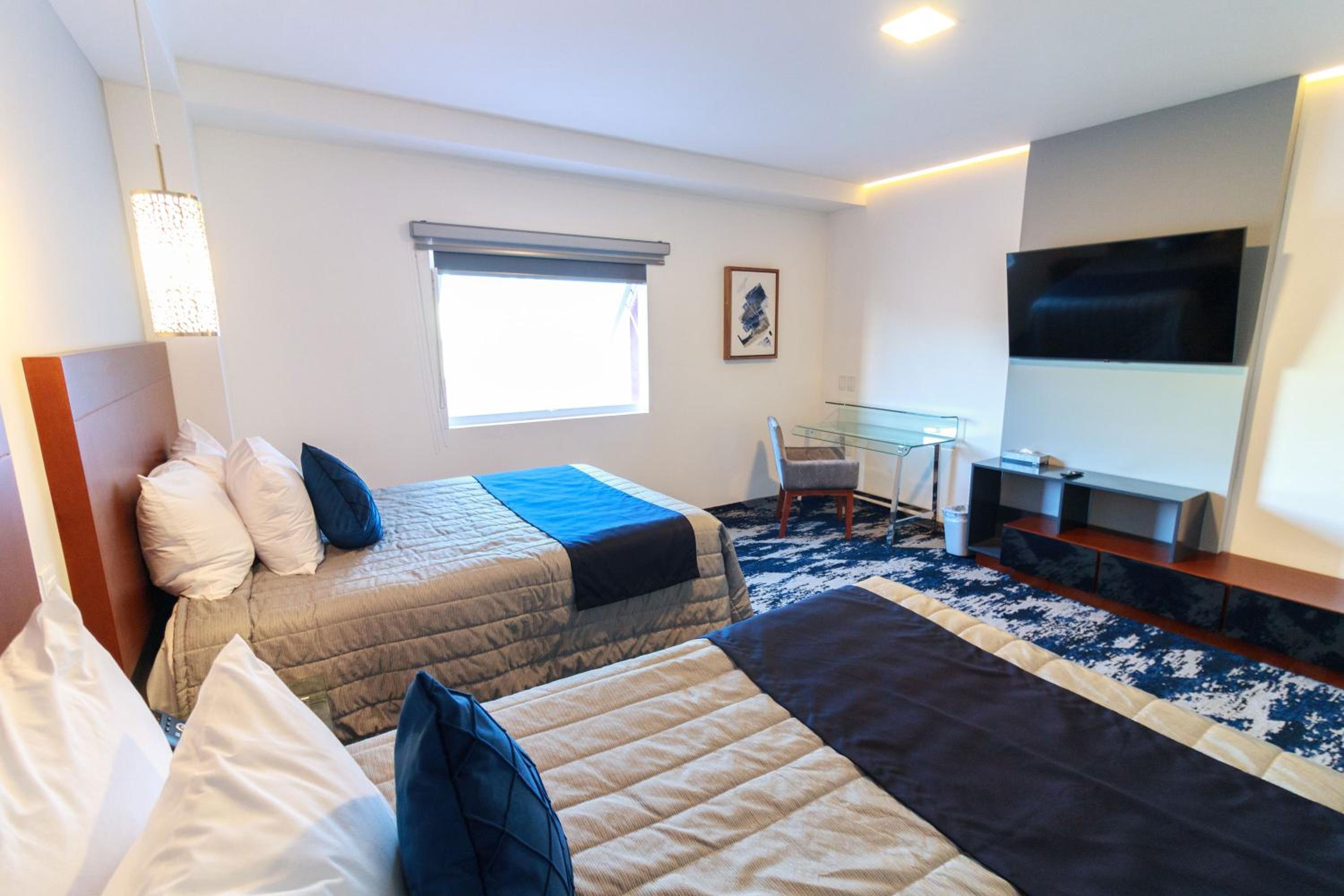 Double Room with Two Double Beds - Photo 10