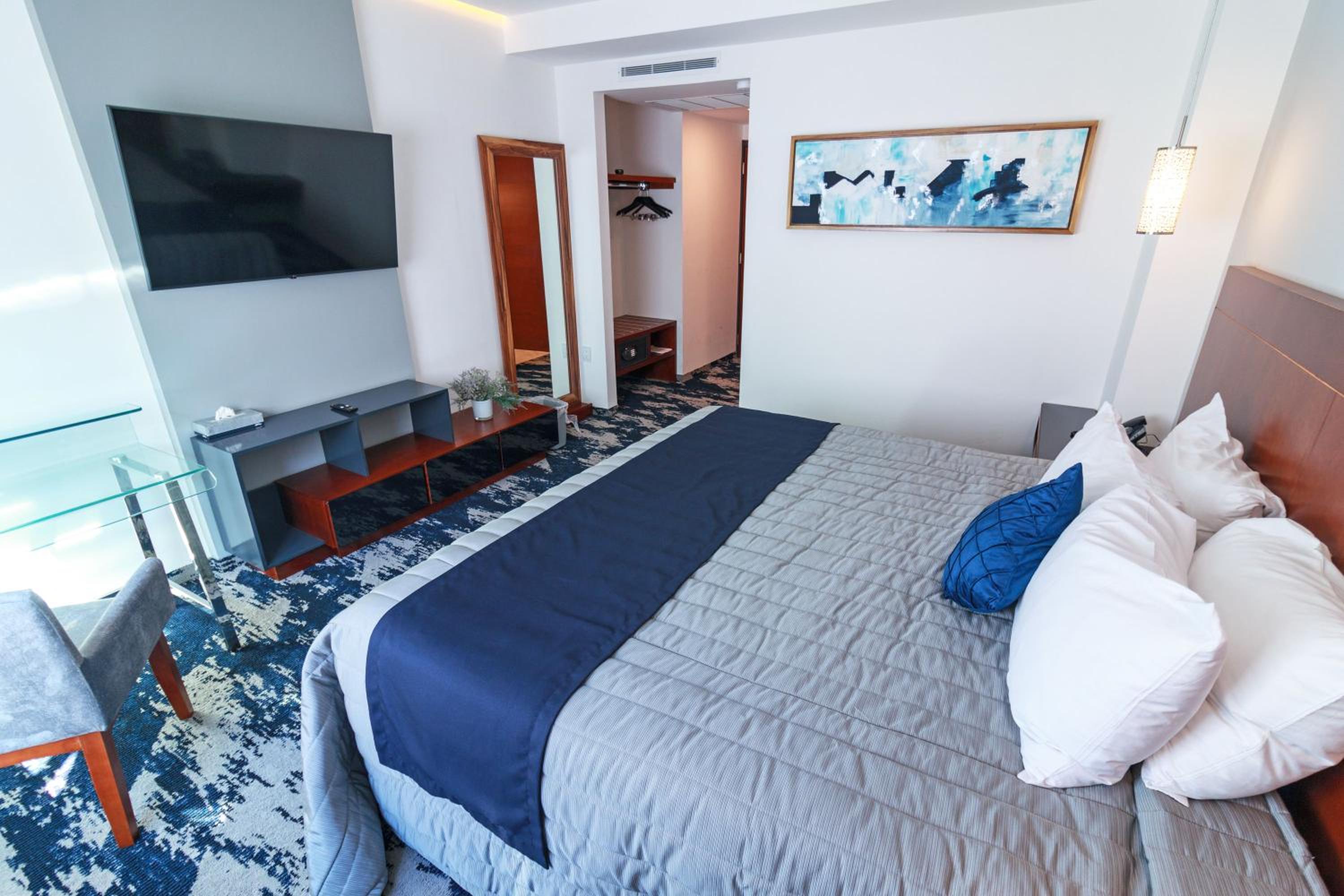 Standard King Room - Photo 3