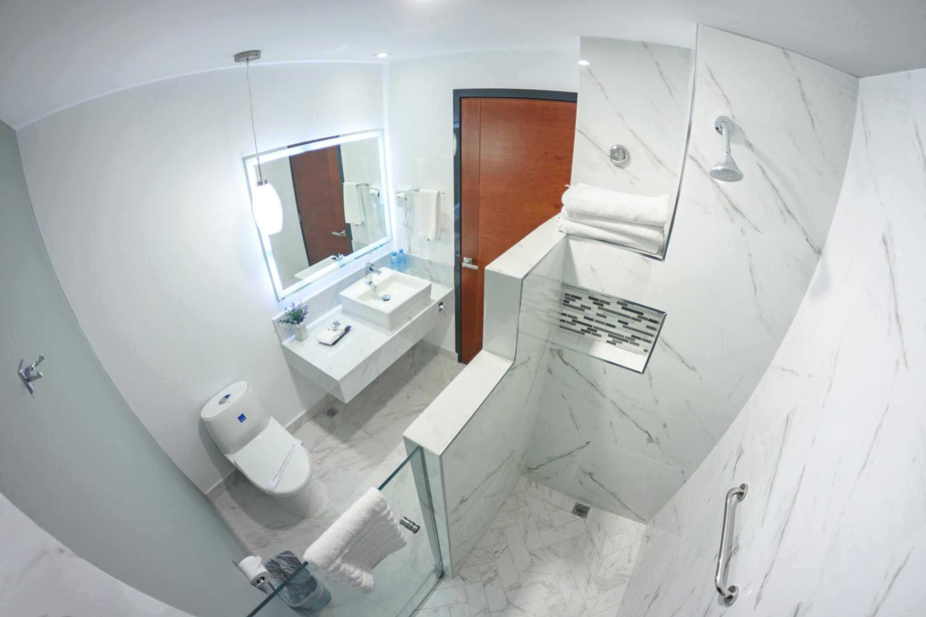 Standard King Room - Photo 4