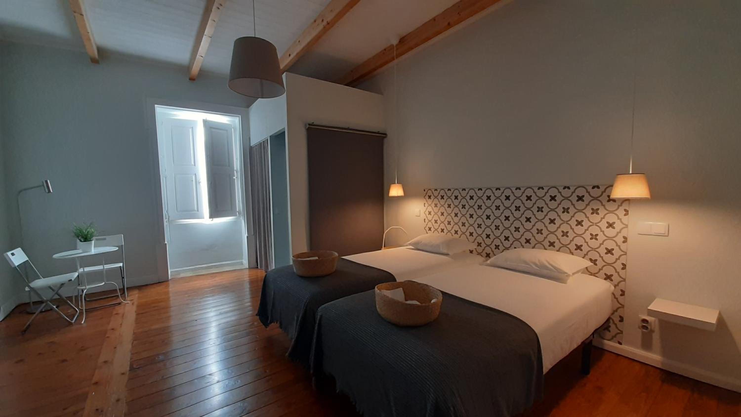 Twin Room with Private Bathroom - Photo 10