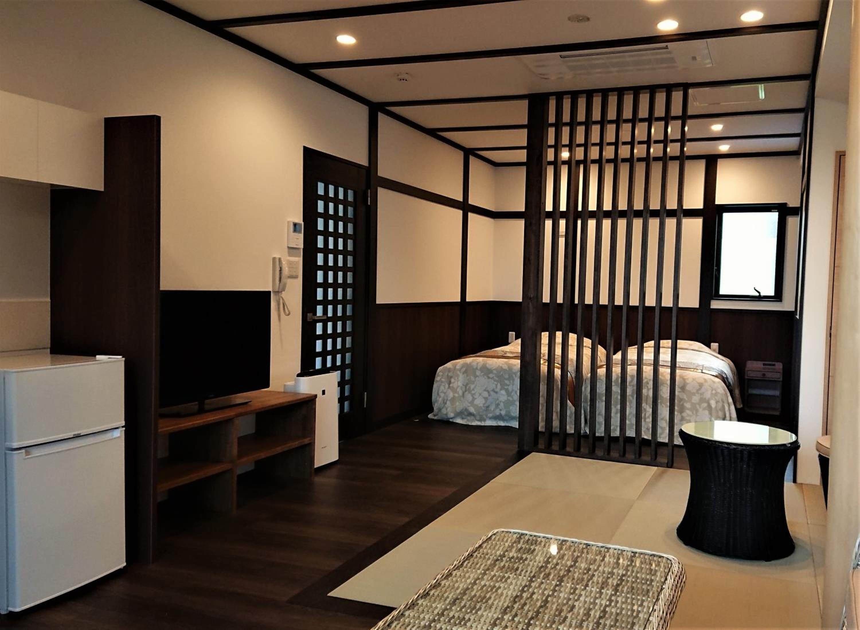 King Bed Room with Tatami Area thumbnail 6