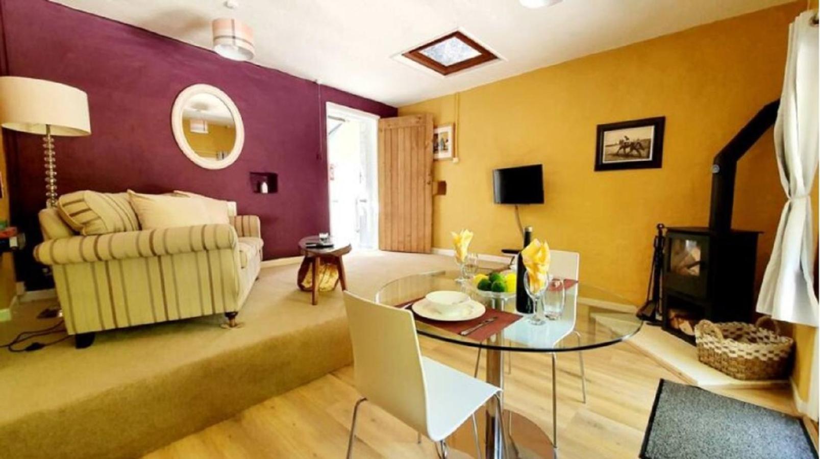 One-Bedroom House photo 1
