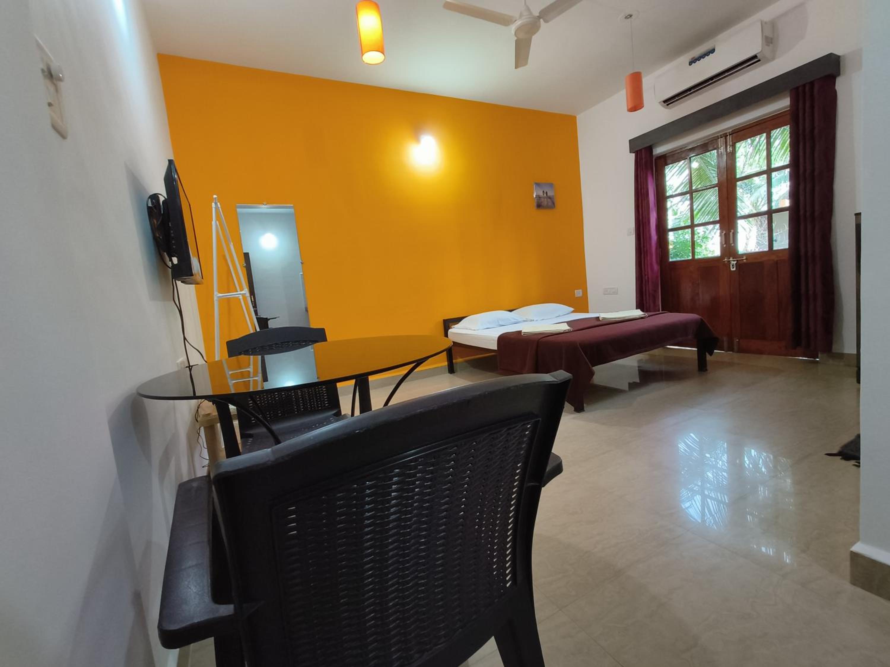 Deluxe Double Room with Balcony - Photo 37