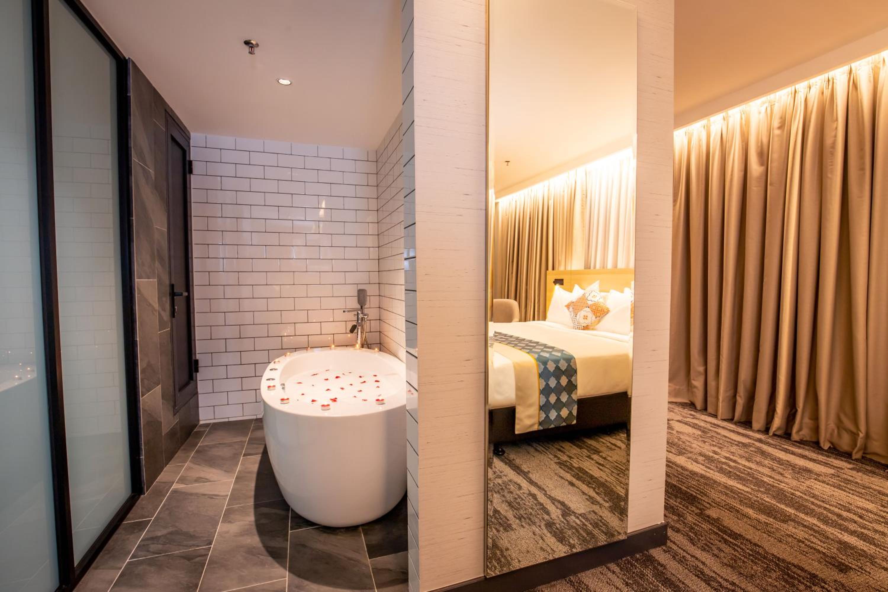 Spa Suite - Photo 3