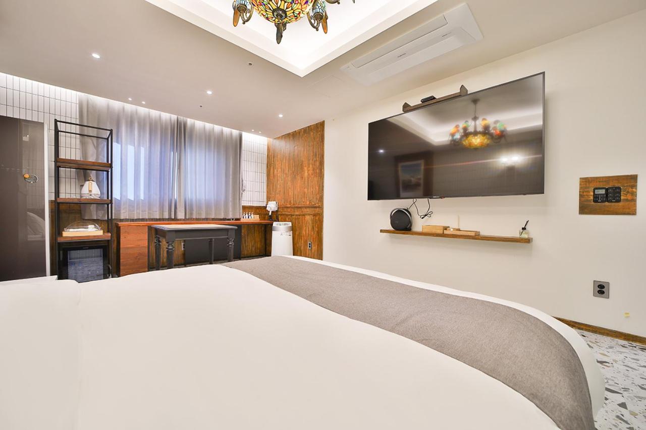 Suite - Photo 3