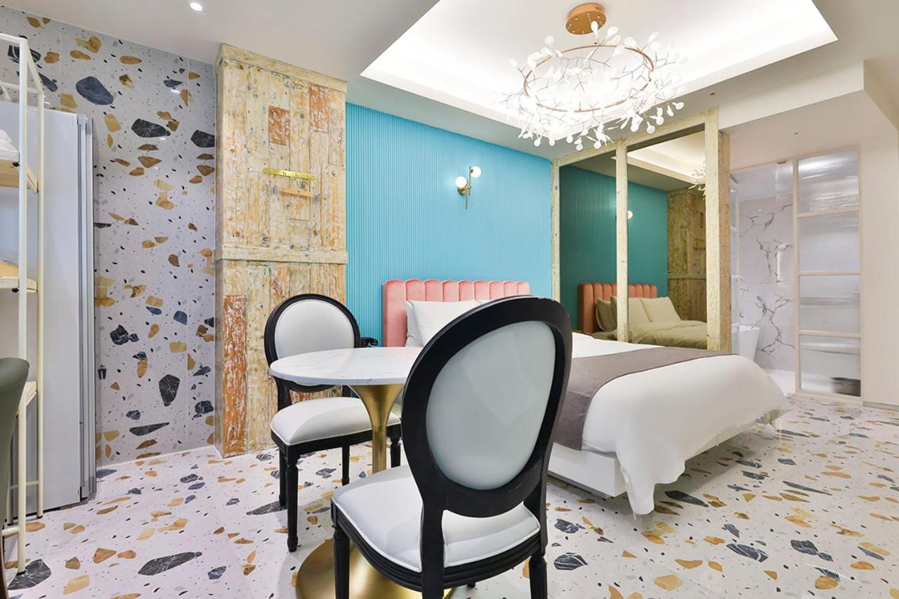 Deluxe Suite - Photo 6