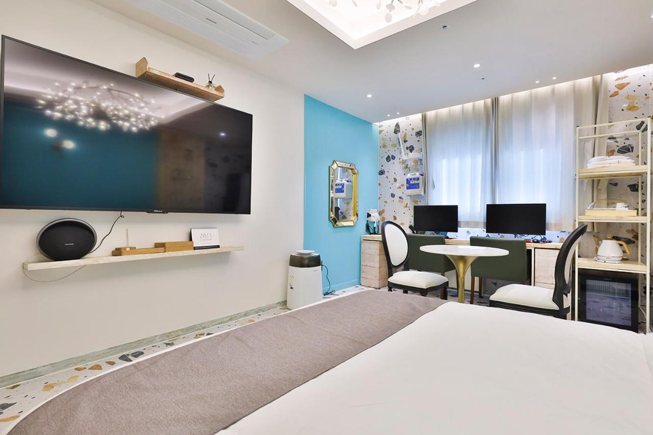 Deluxe Suite - Photo 10