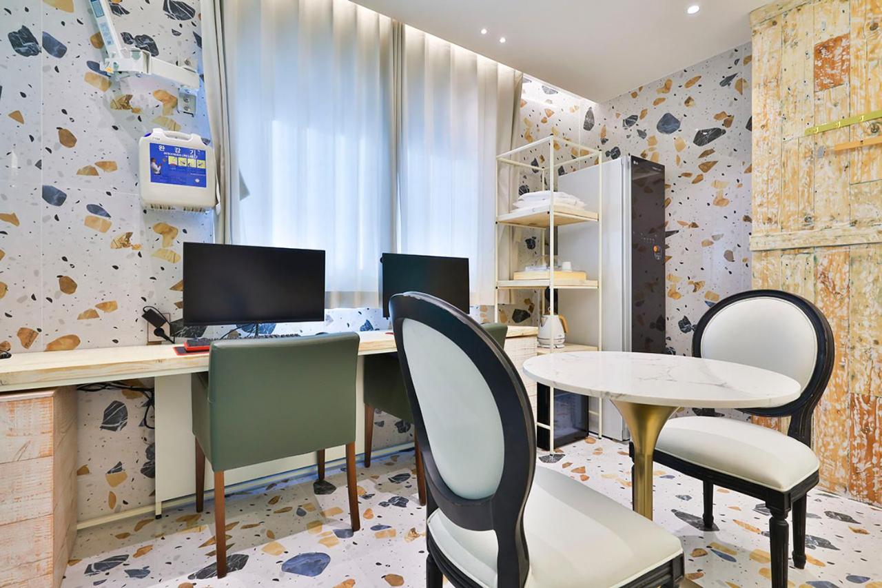 Deluxe Suite - Photo 2