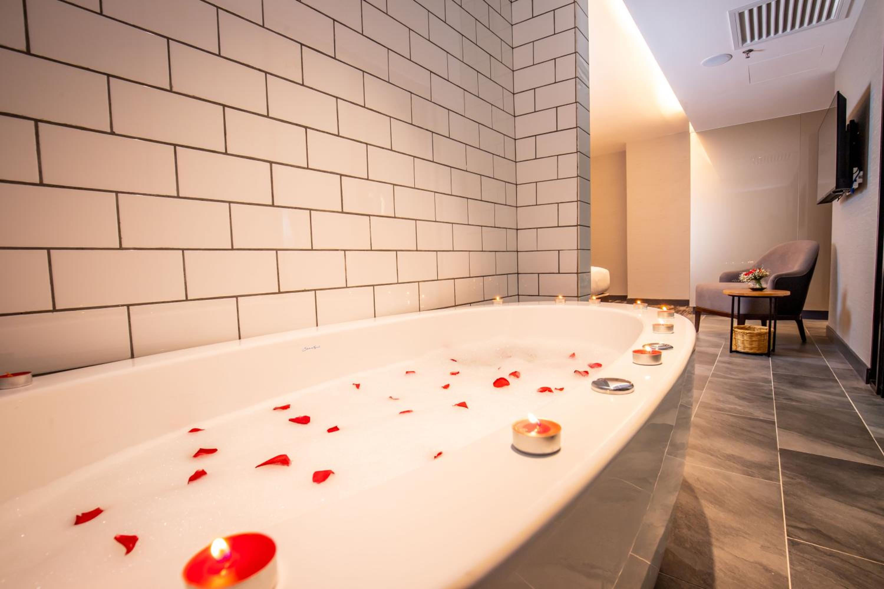 Spa Suite - Photo 4