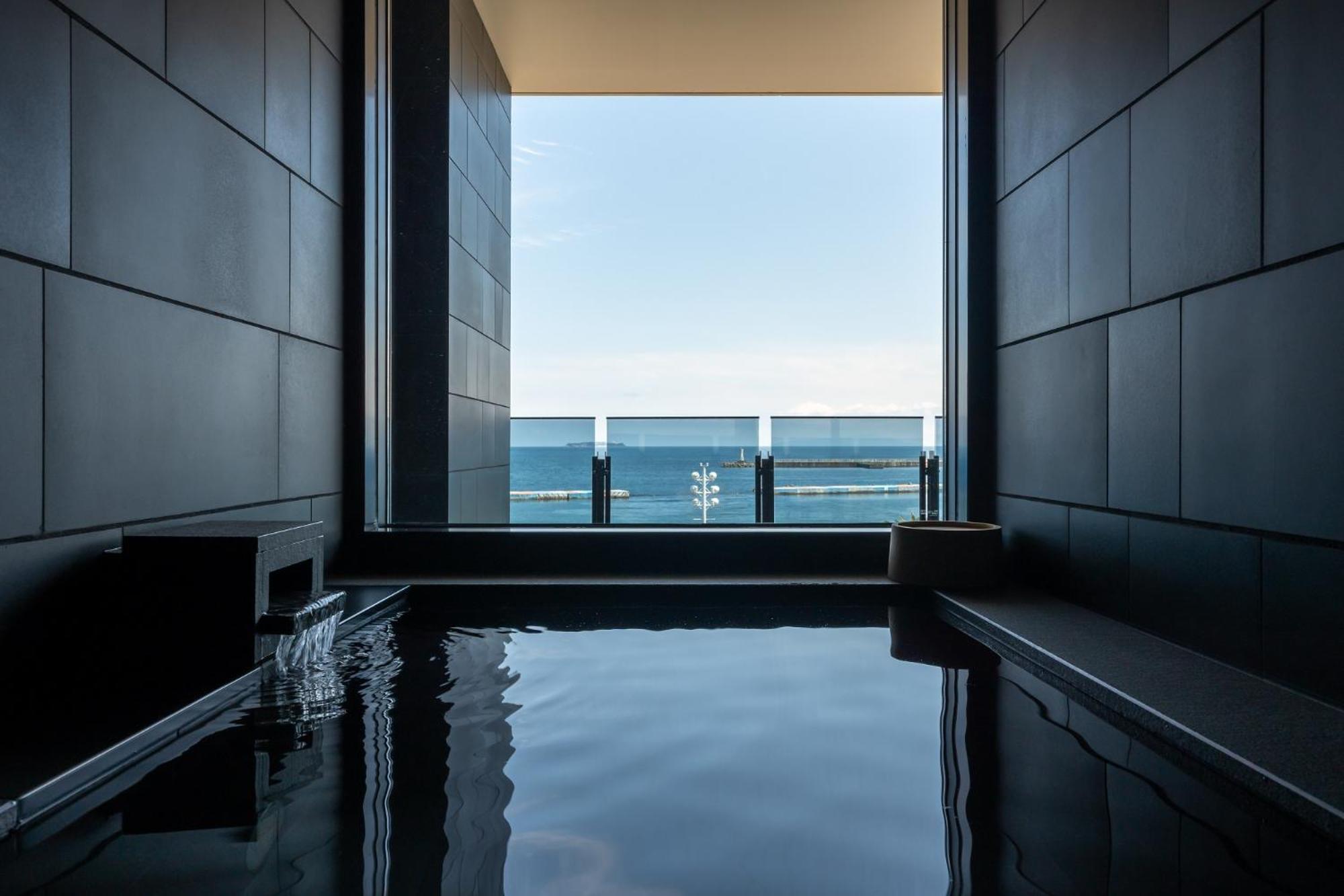 Deluxe Twin Room with Tatami Area View Bath - Ocean View - Photo 2