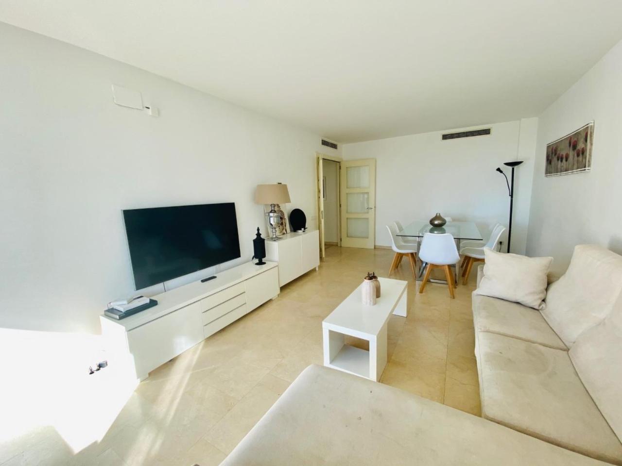 Four-Bedroom Apartment with Terrace - 4th Floor photo 3