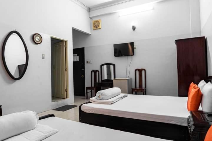 Queen Room with Two Queen Beds photo 3