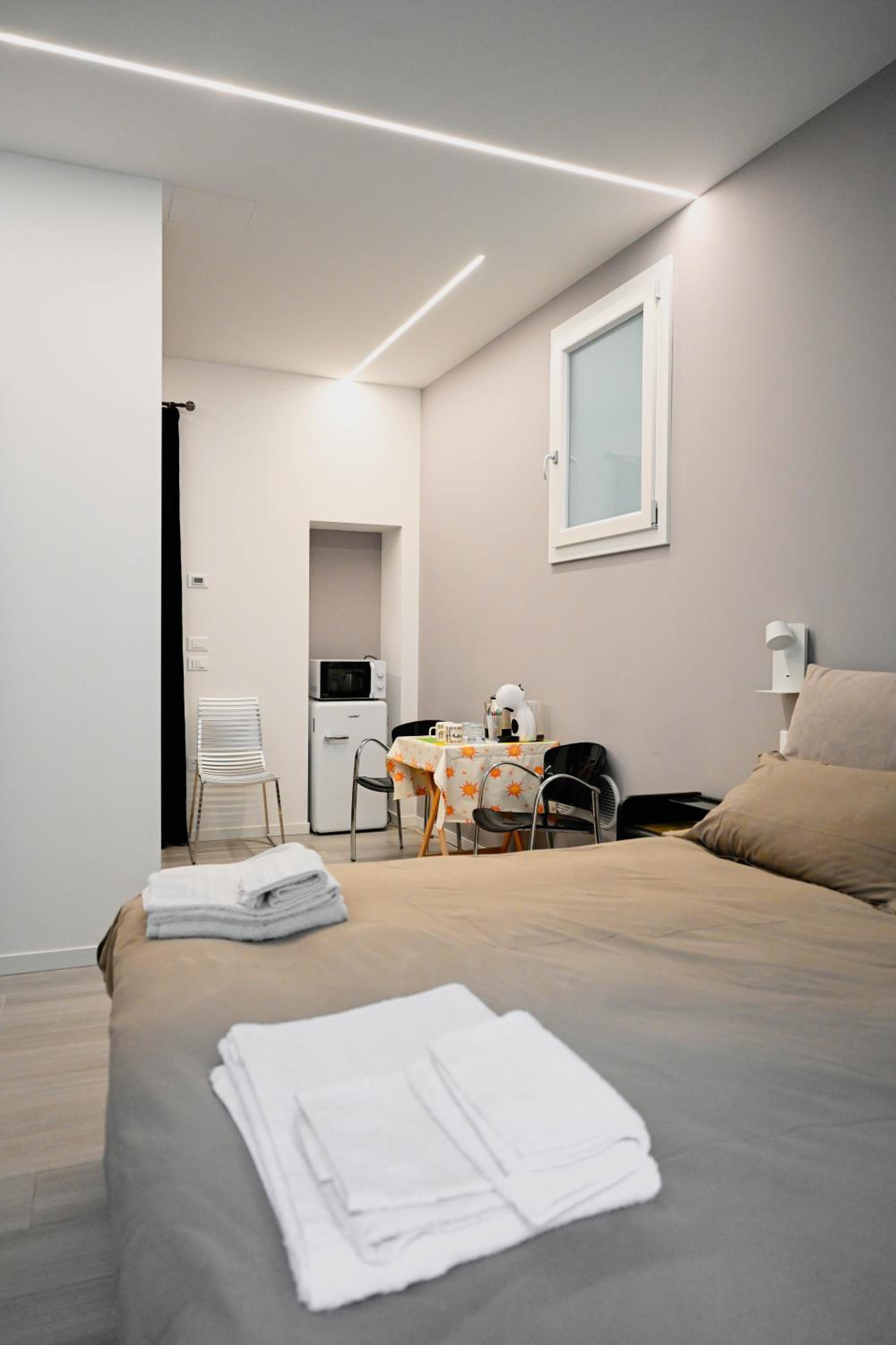 One-Bedroom Apartment photo 3