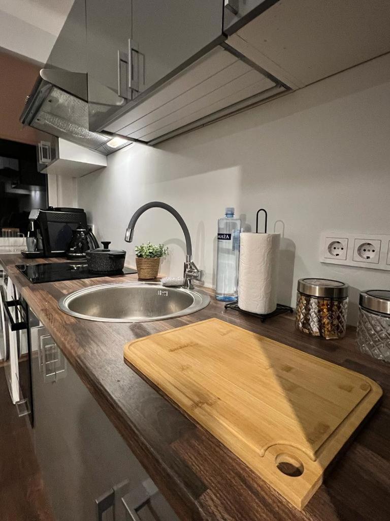 One-Bedroom Apartment - Photo 5