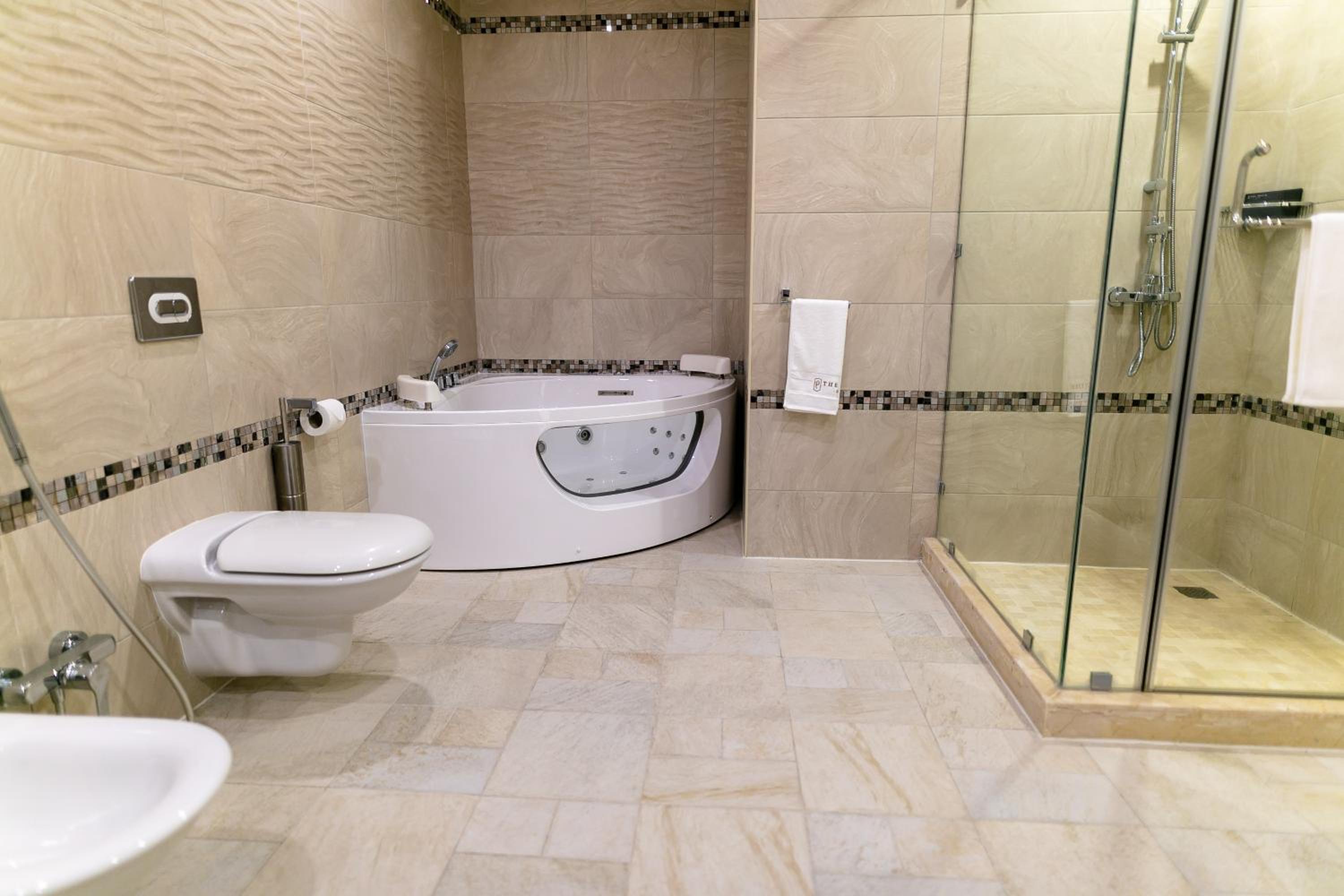 Royal Suite photo 2