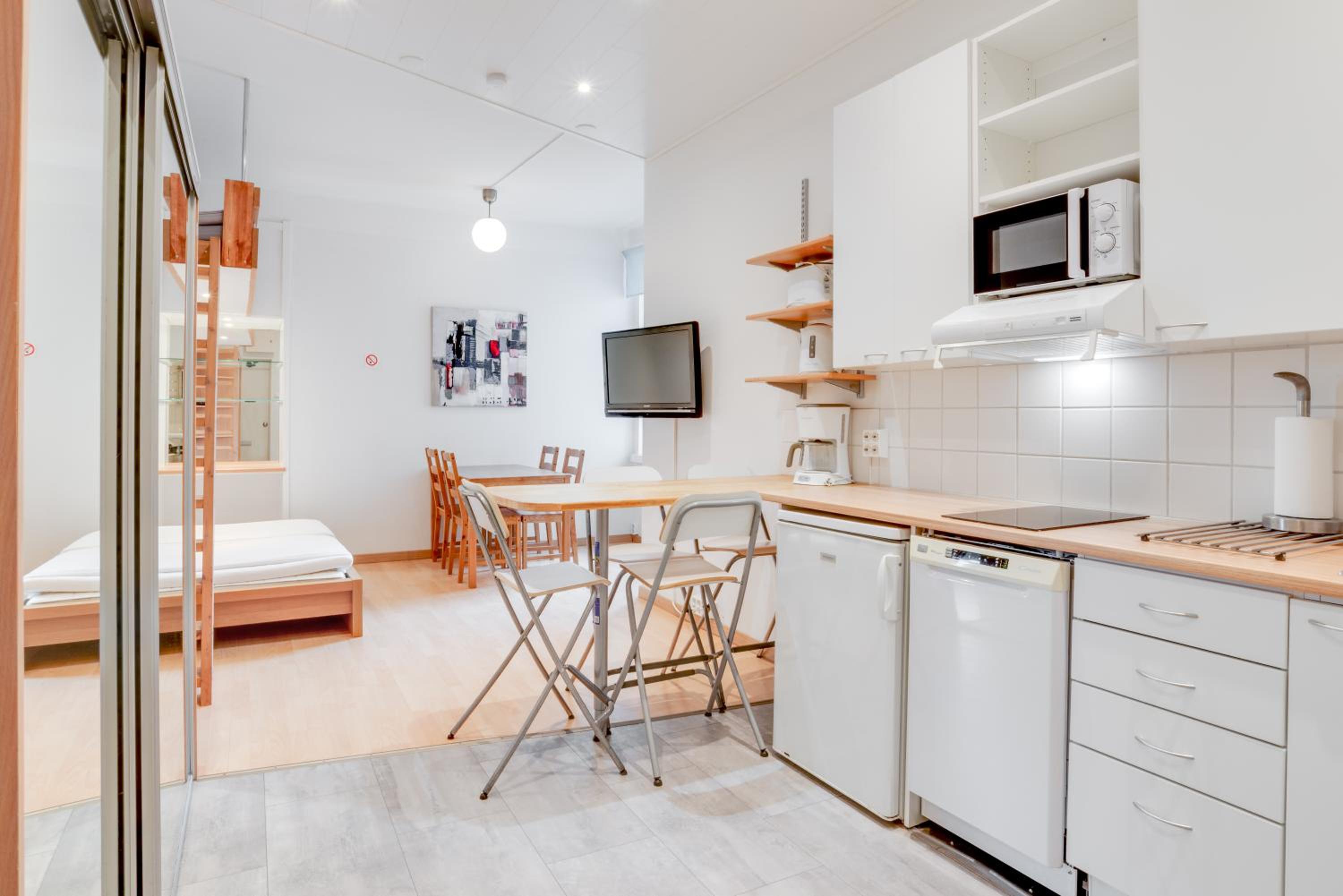 Studio Apartment - Photo 2