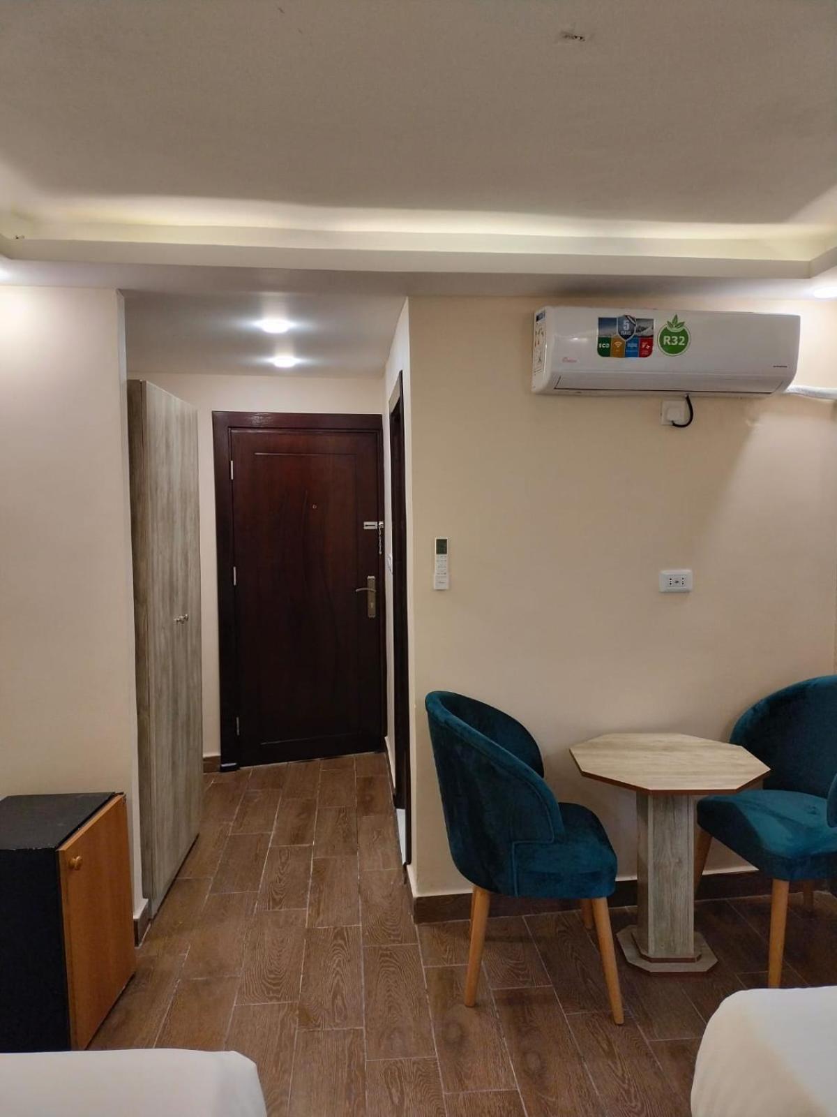 Deluxe King Room photo 1